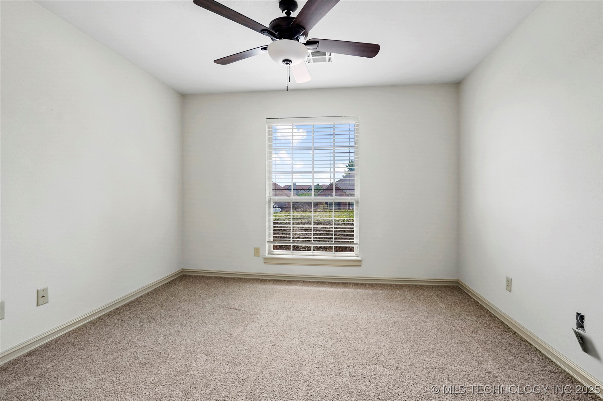 400 E Fargo Street Property Photo 17
