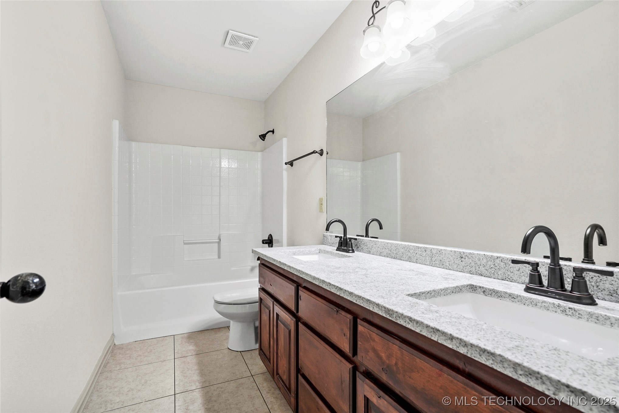 400 E Fargo Street Property Photo 18