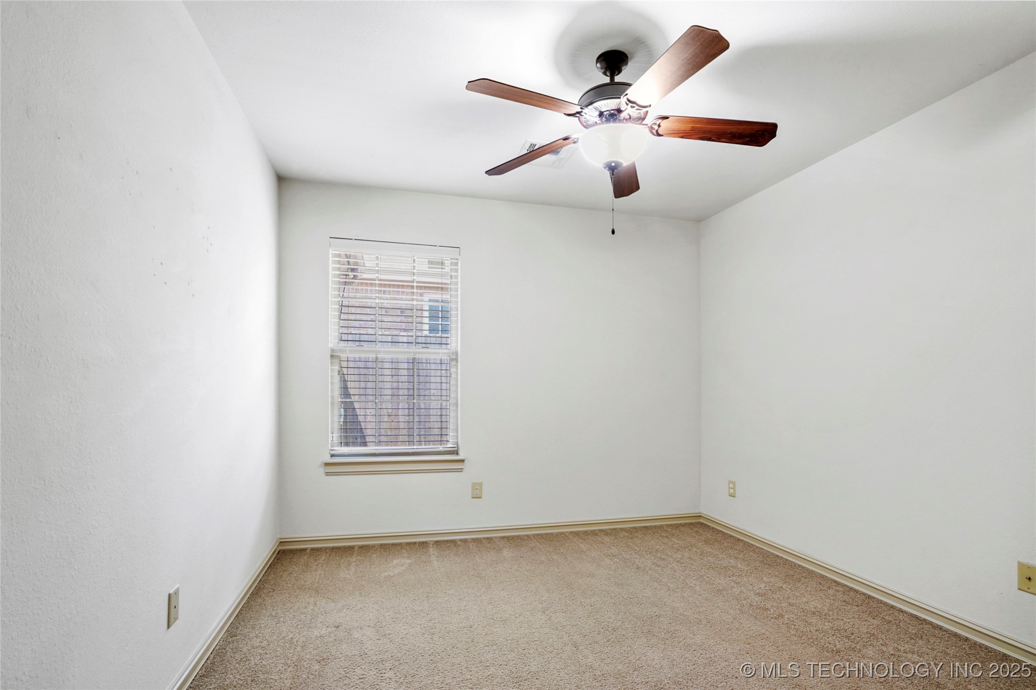 400 E Fargo Street Property Photo 19