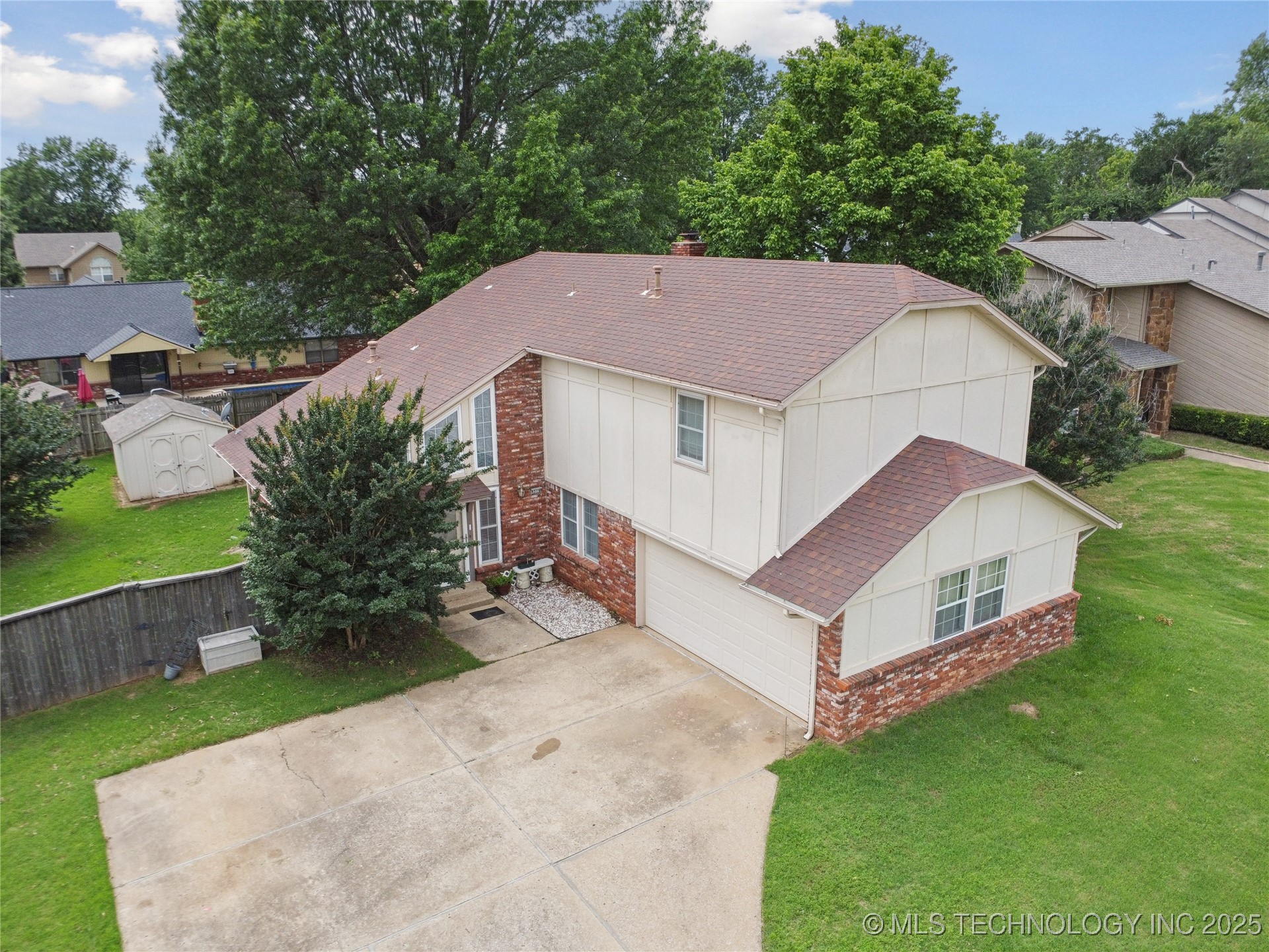 6316 S Ash Avenue Property Photo 1