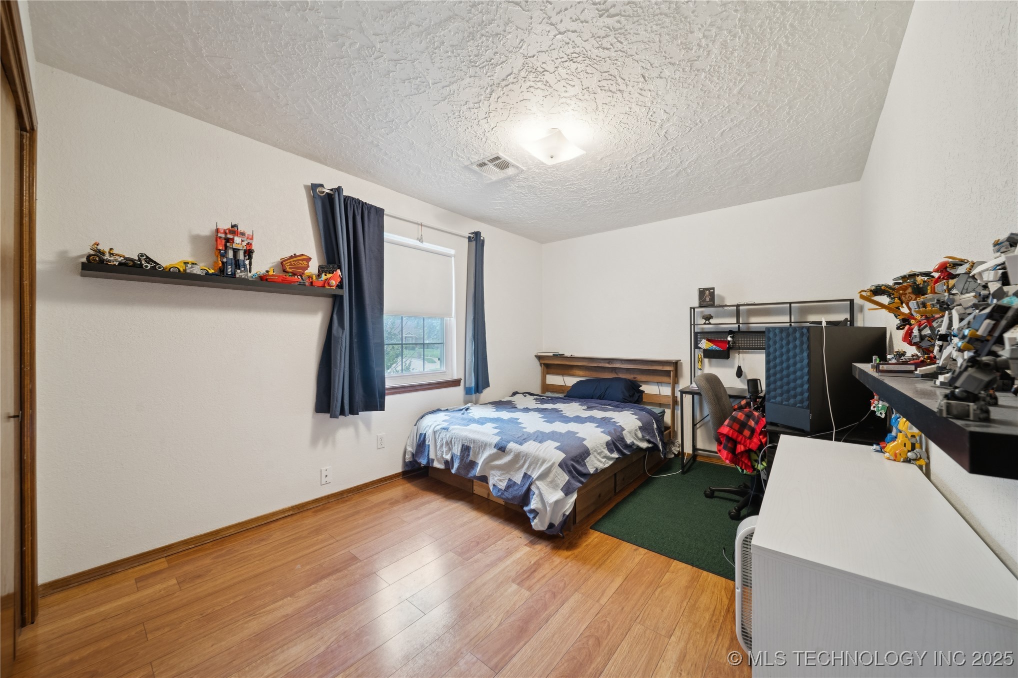 6316 S Ash Avenue Property Photo 6