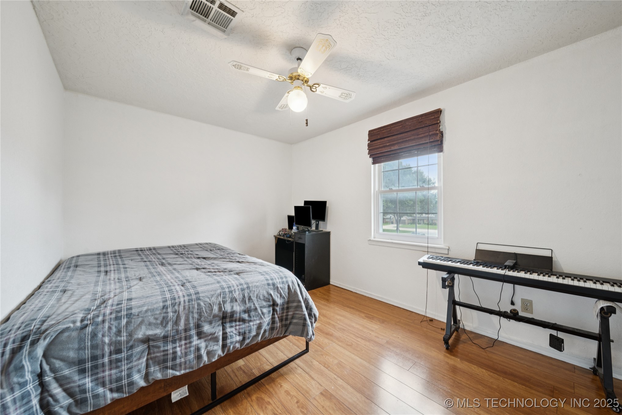 6316 S Ash Avenue Property Photo 9