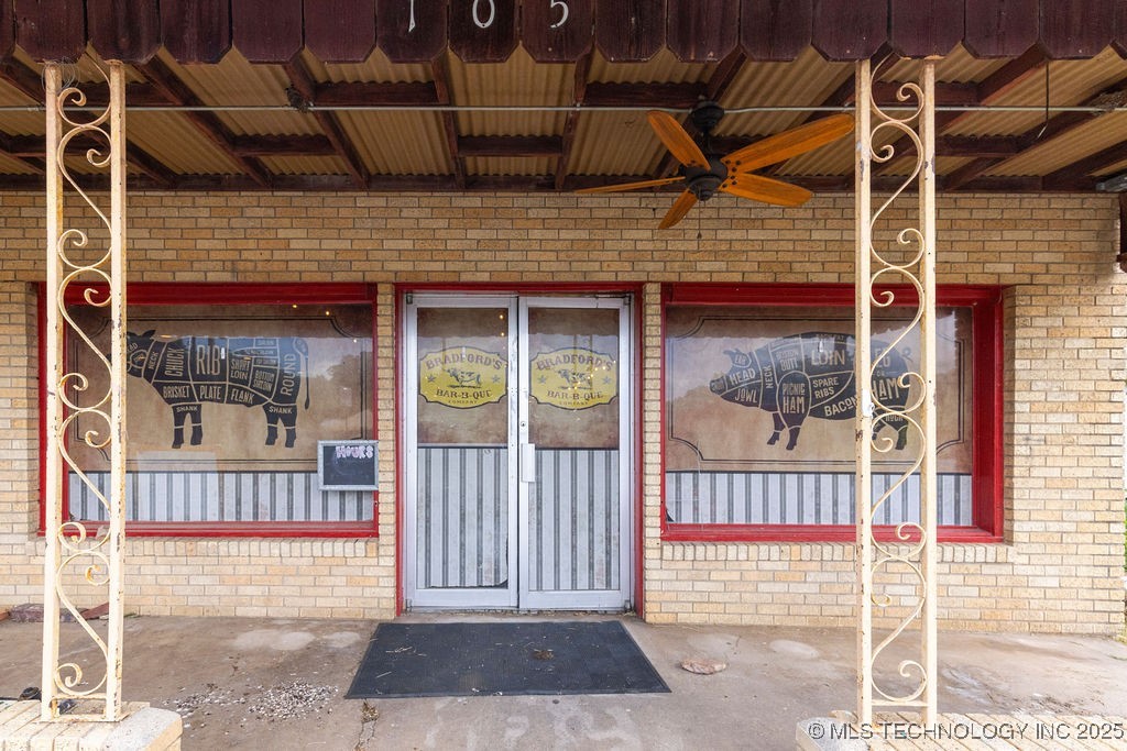 105 N Main Property Photo 2