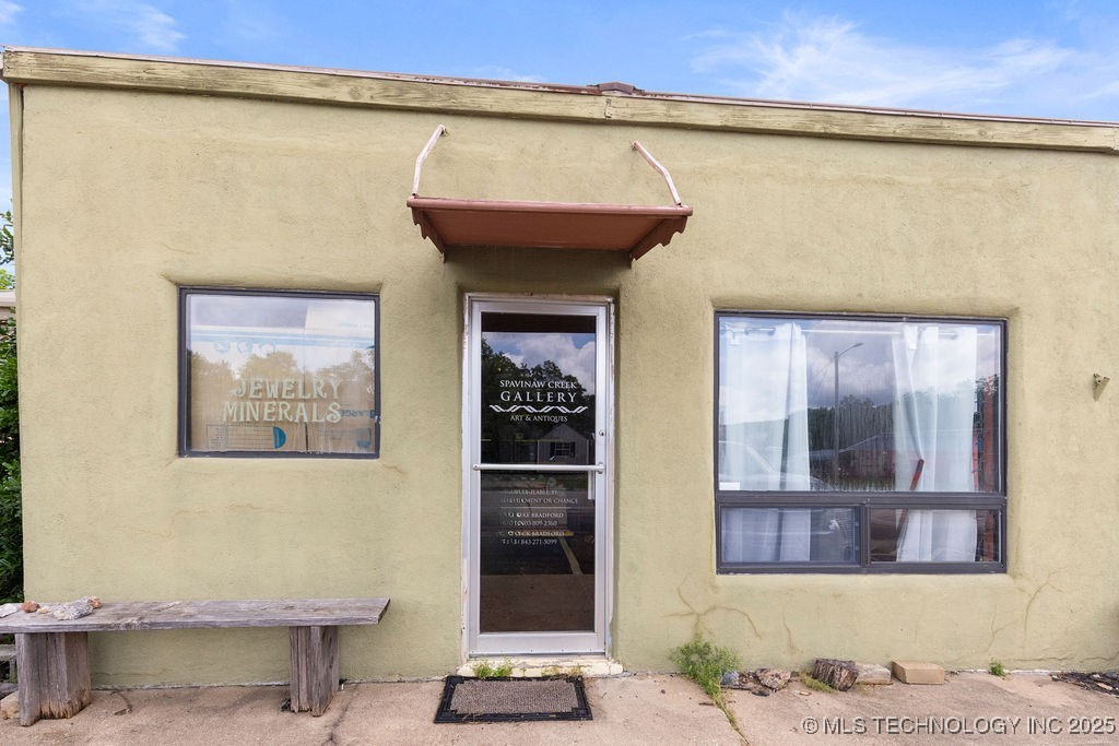 105 N Main Property Photo 3