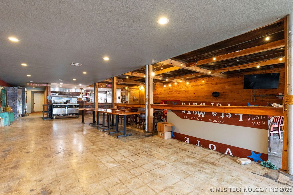 105 N Main Property Photo 9