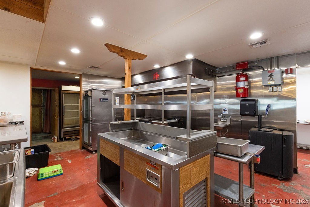 105 N Main Property Photo 16