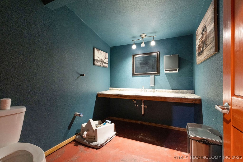 105 N Main Property Photo 25