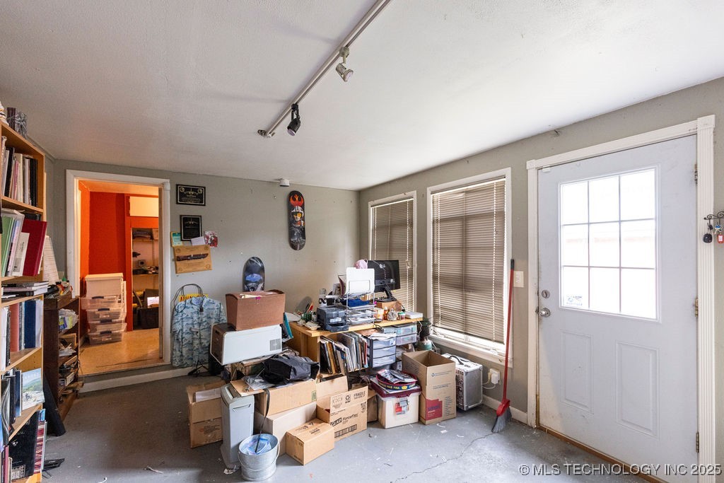 105 N Main Property Photo 32