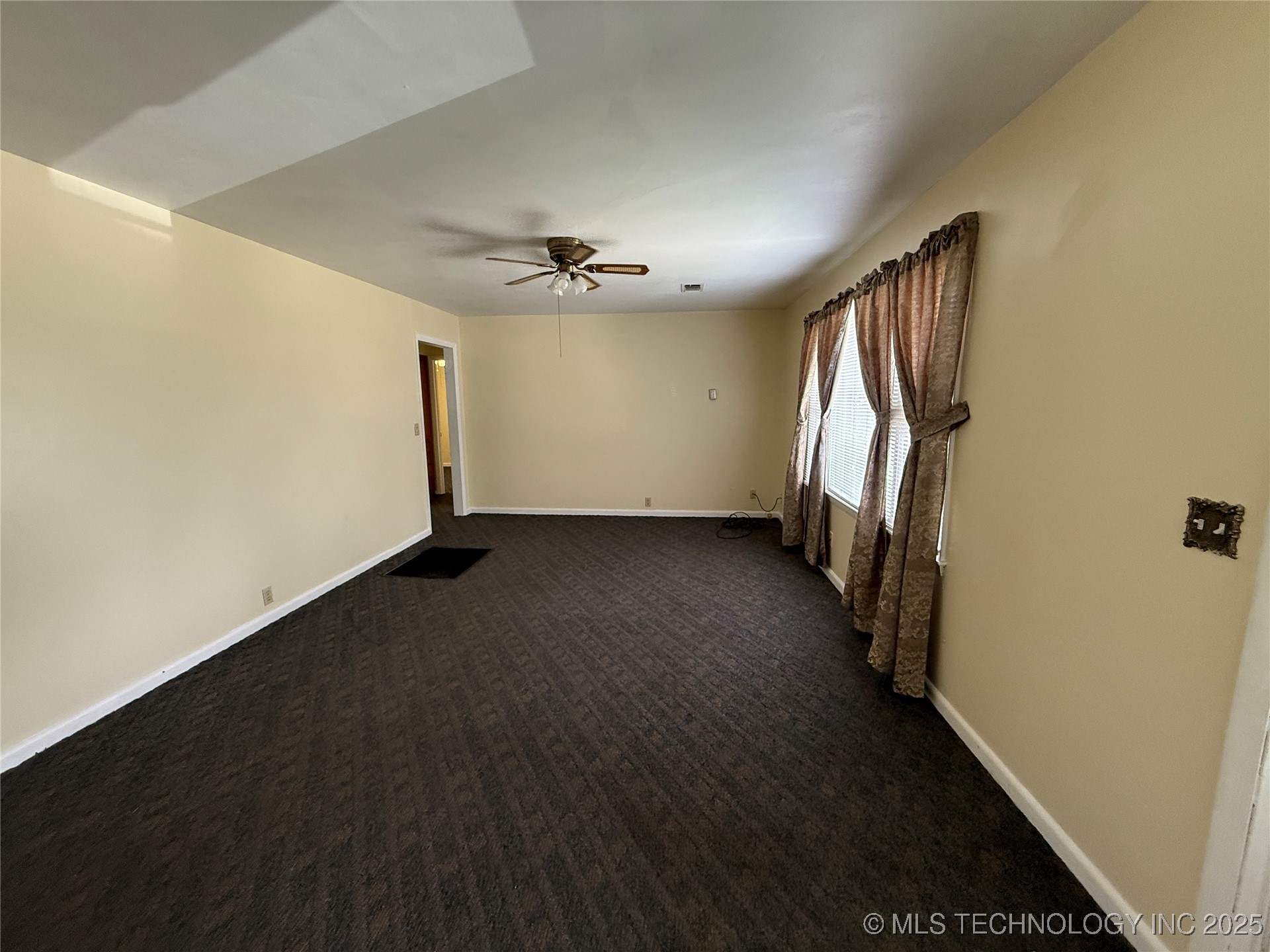 911 E Polk Avenue Property Photo 2