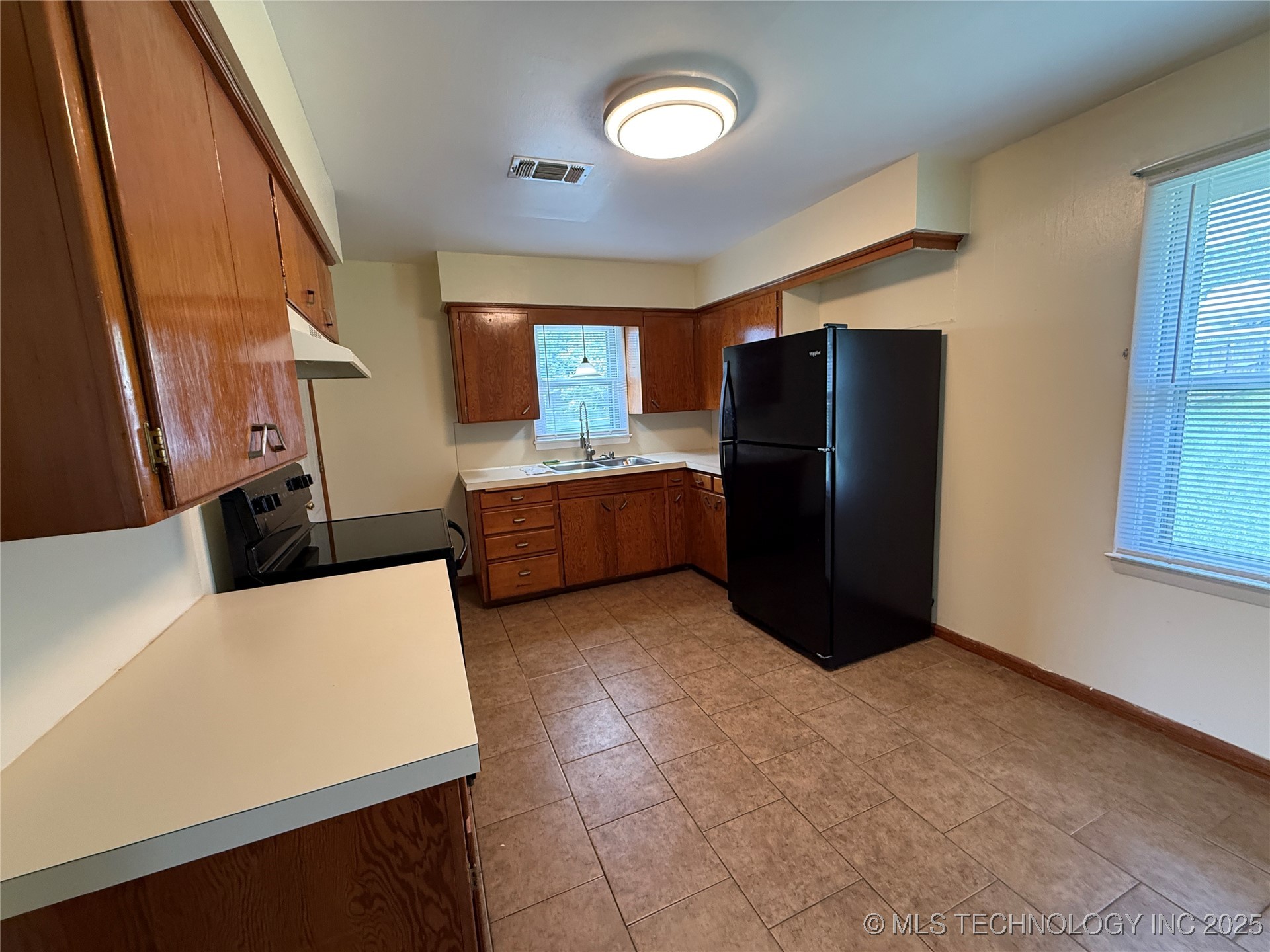 911 E Polk Avenue Property Photo 5