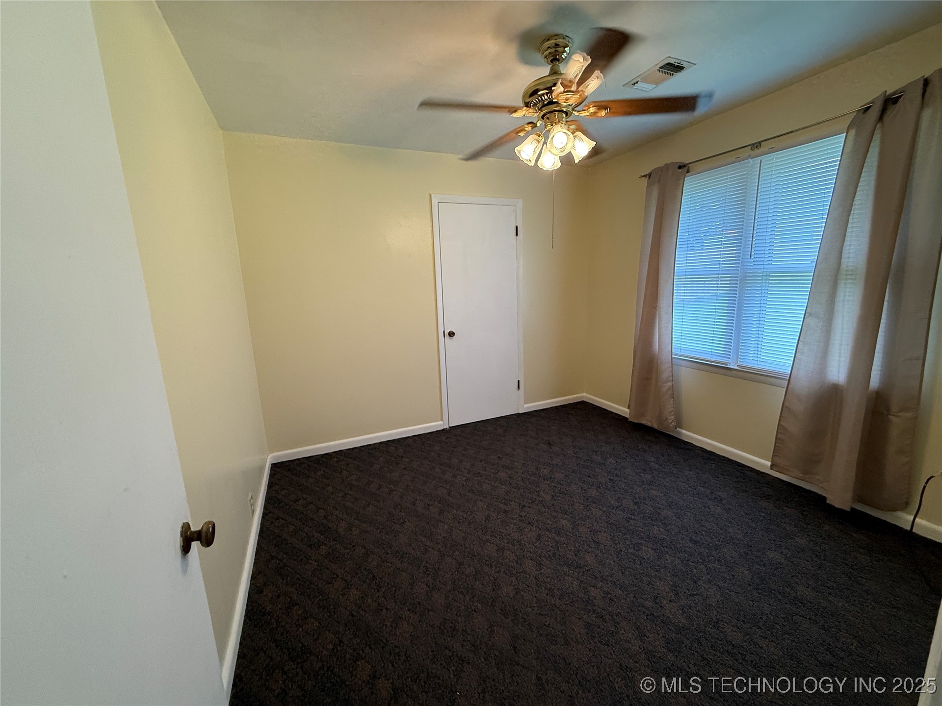 911 E Polk Avenue Property Photo 7