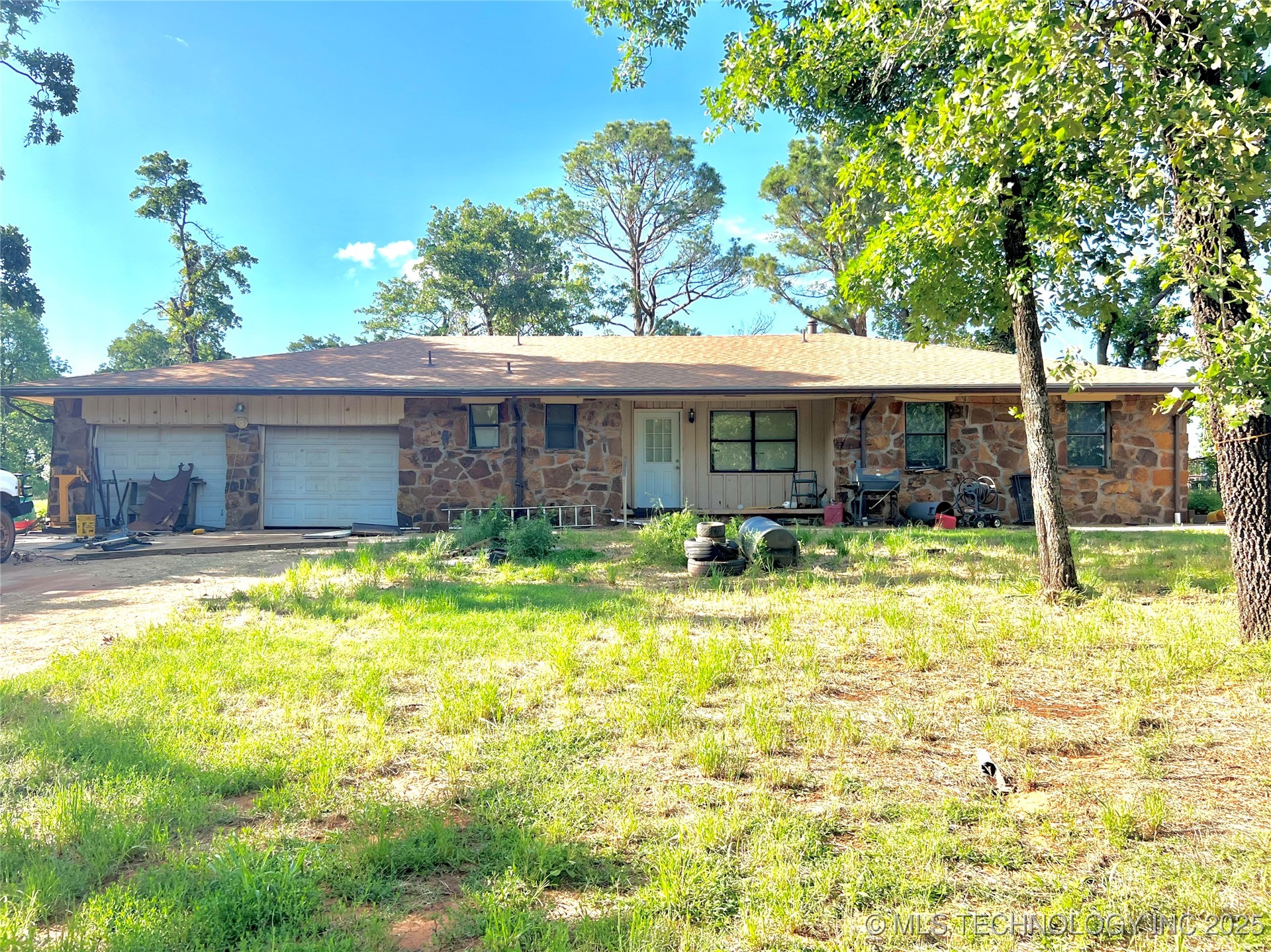 960374 S Highway 102 Property Photo 1