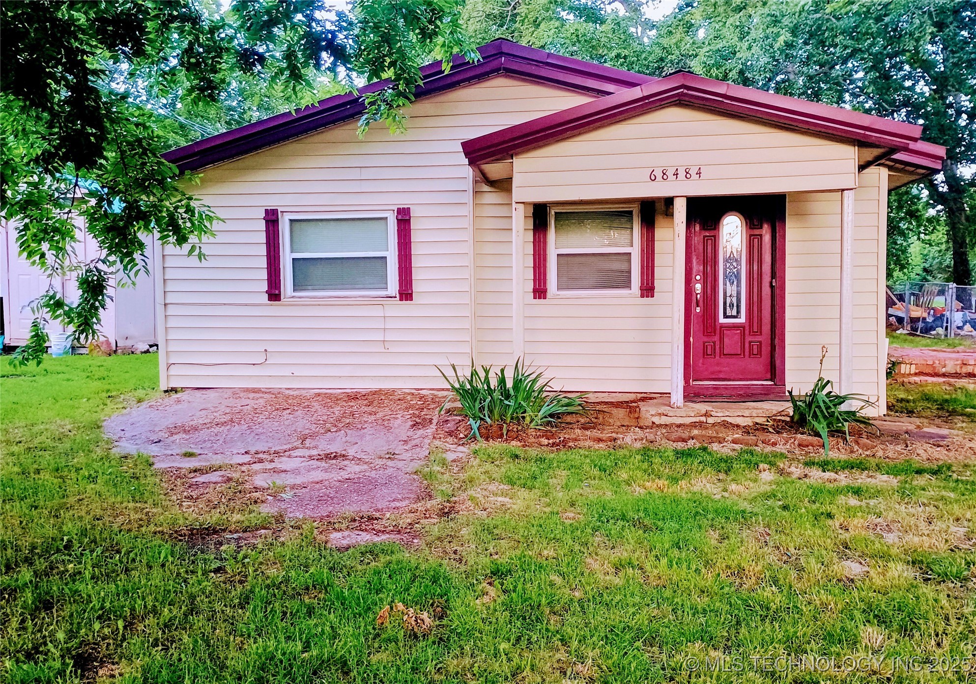68484 S 315 Road Property Photo 1