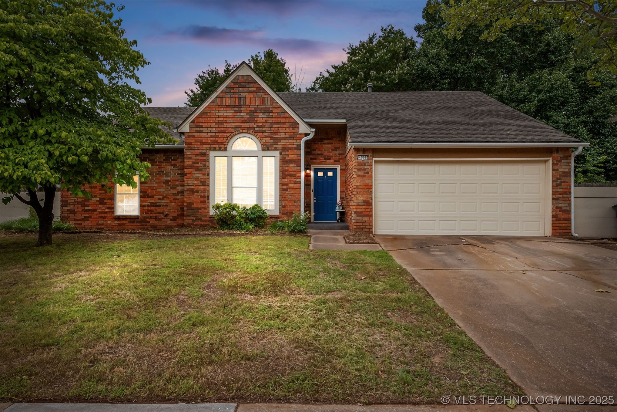 4908 S Redbud Avenue Property Photo