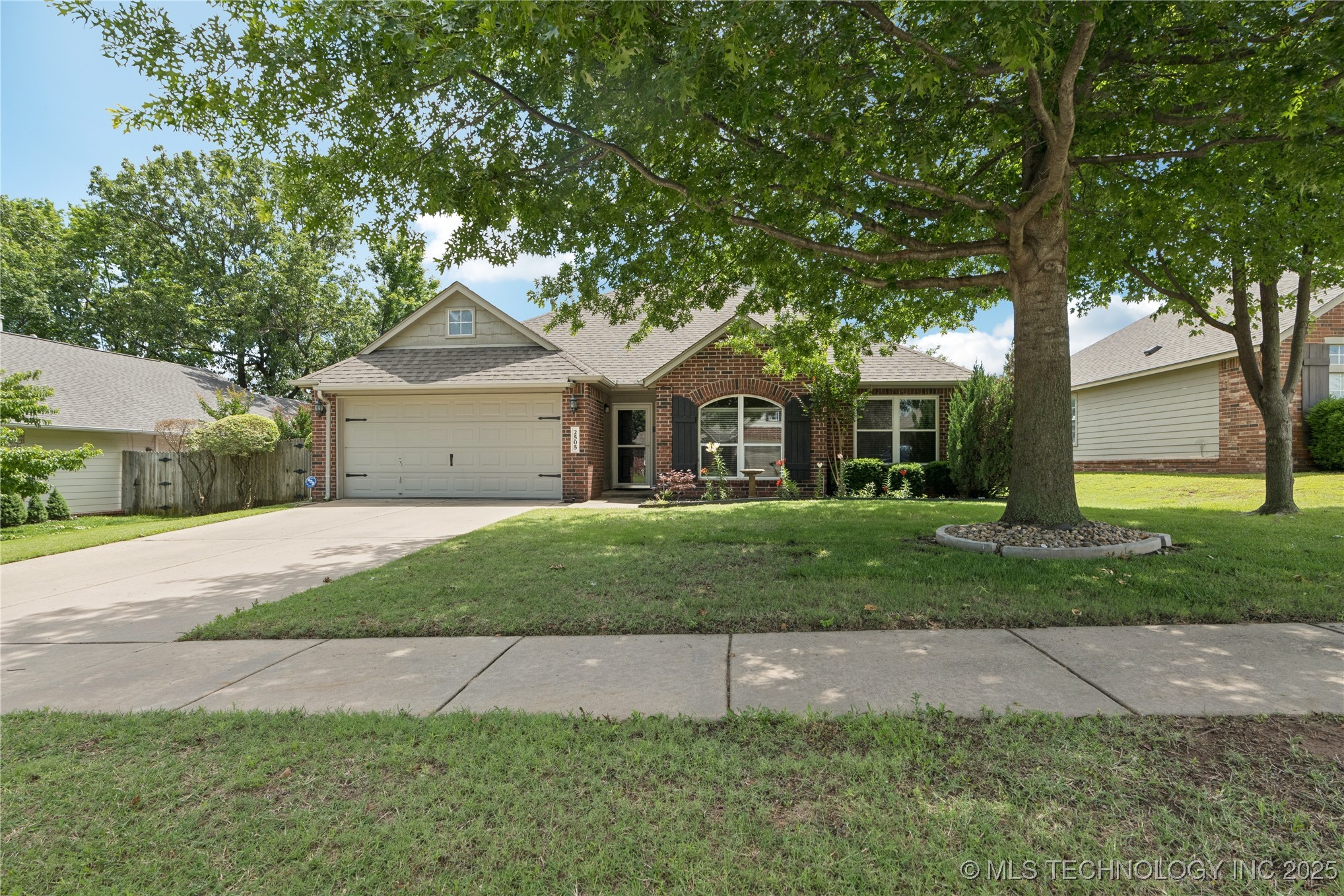 2505 W Natchez Street Property Photo