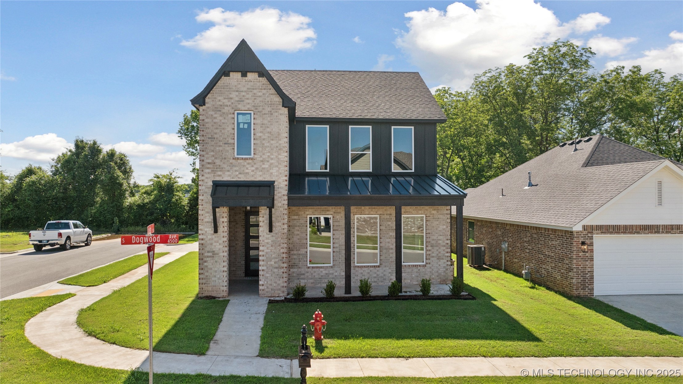 4520 S Dogwood Avenue Property Photo 1