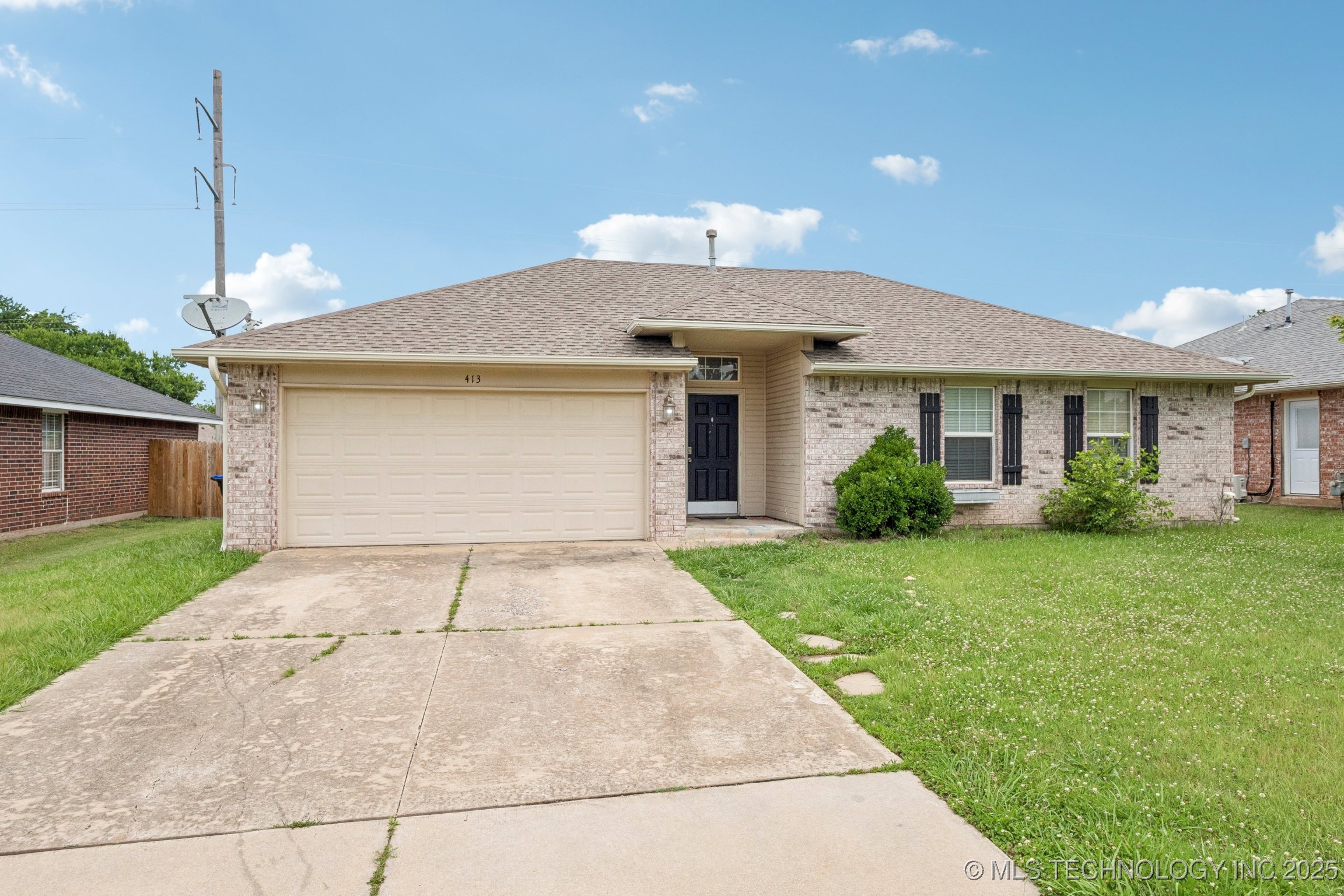 413 Woodbriar Street S Property Photo 1