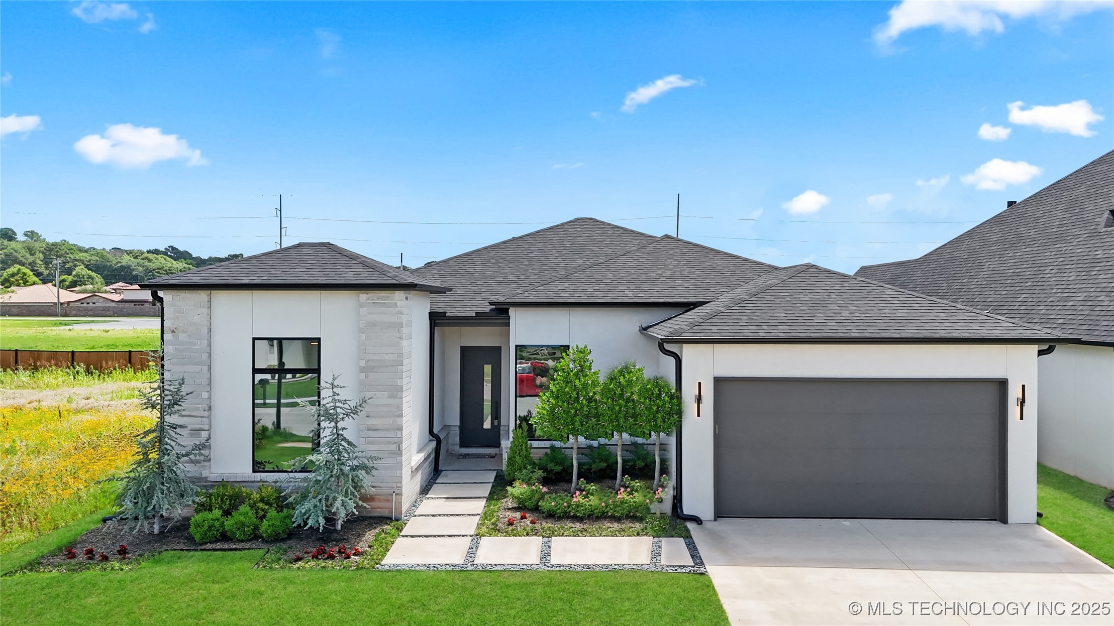 12005 S Vandalia Avenue Property Photo 1