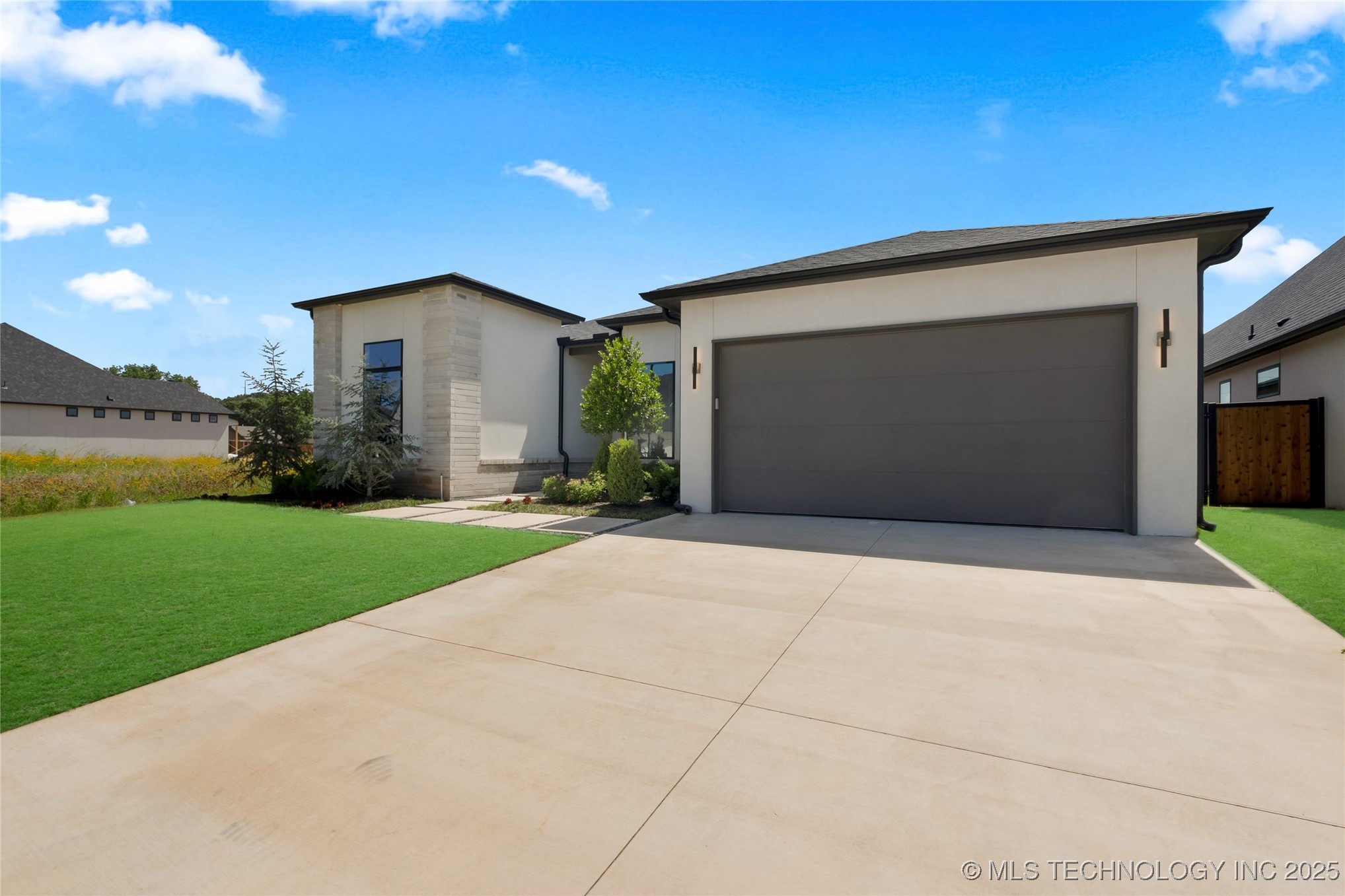 12005 S Vandalia Avenue Property Photo 4