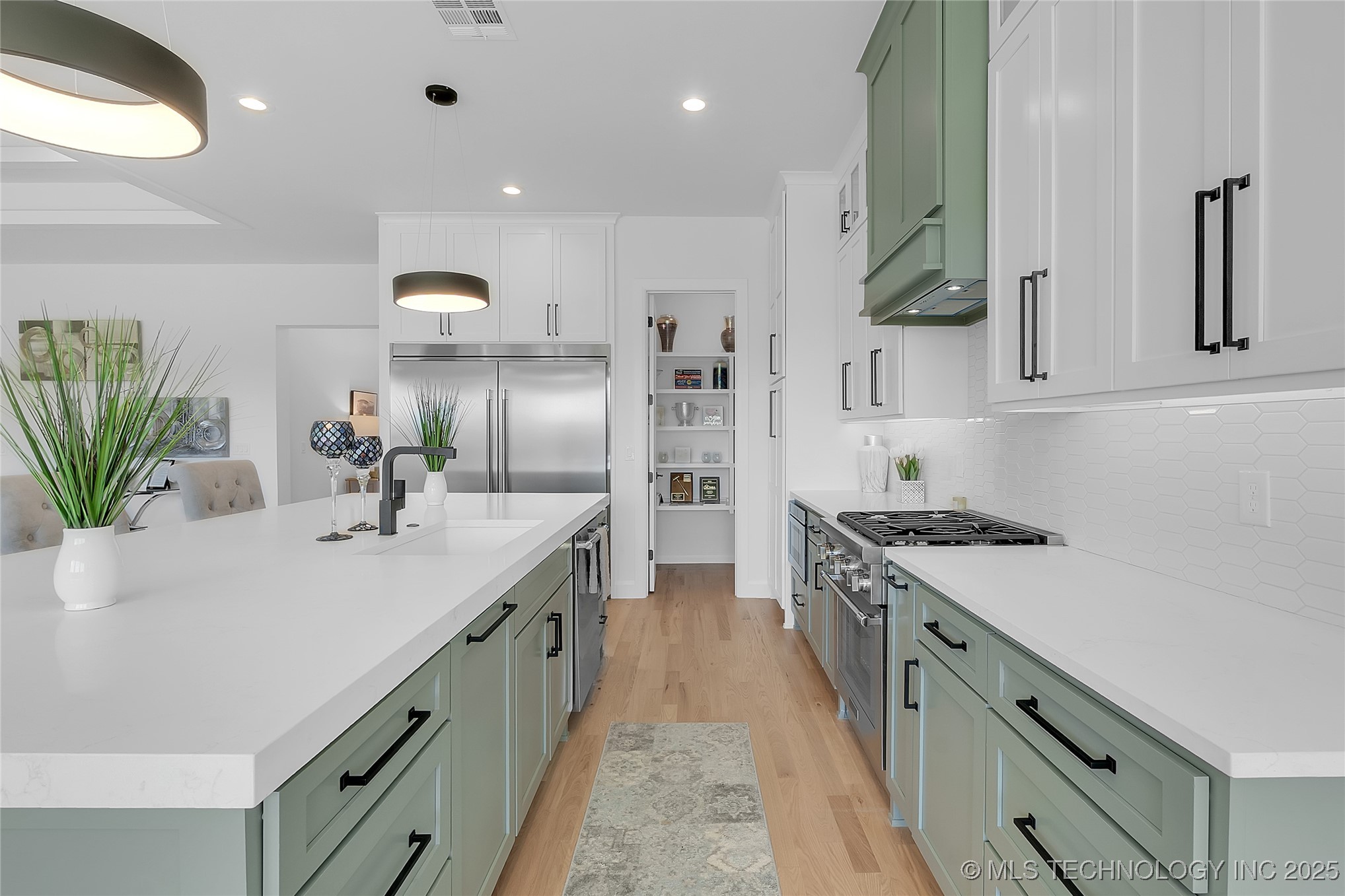 12005 S Vandalia Avenue Property Photo 12