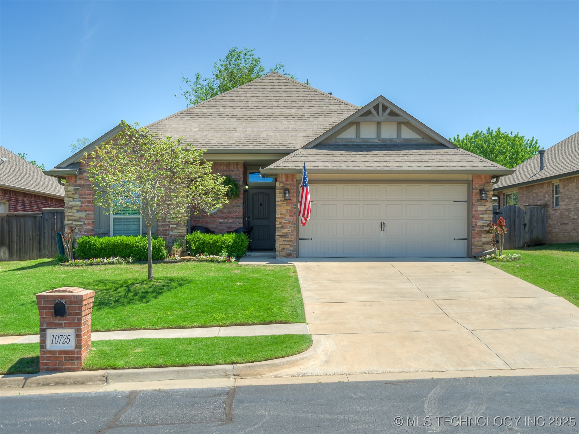 10725 Masters Circle Property Photo