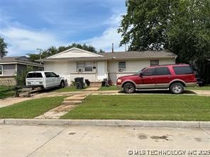 215 E 53rd Street North Property Photo