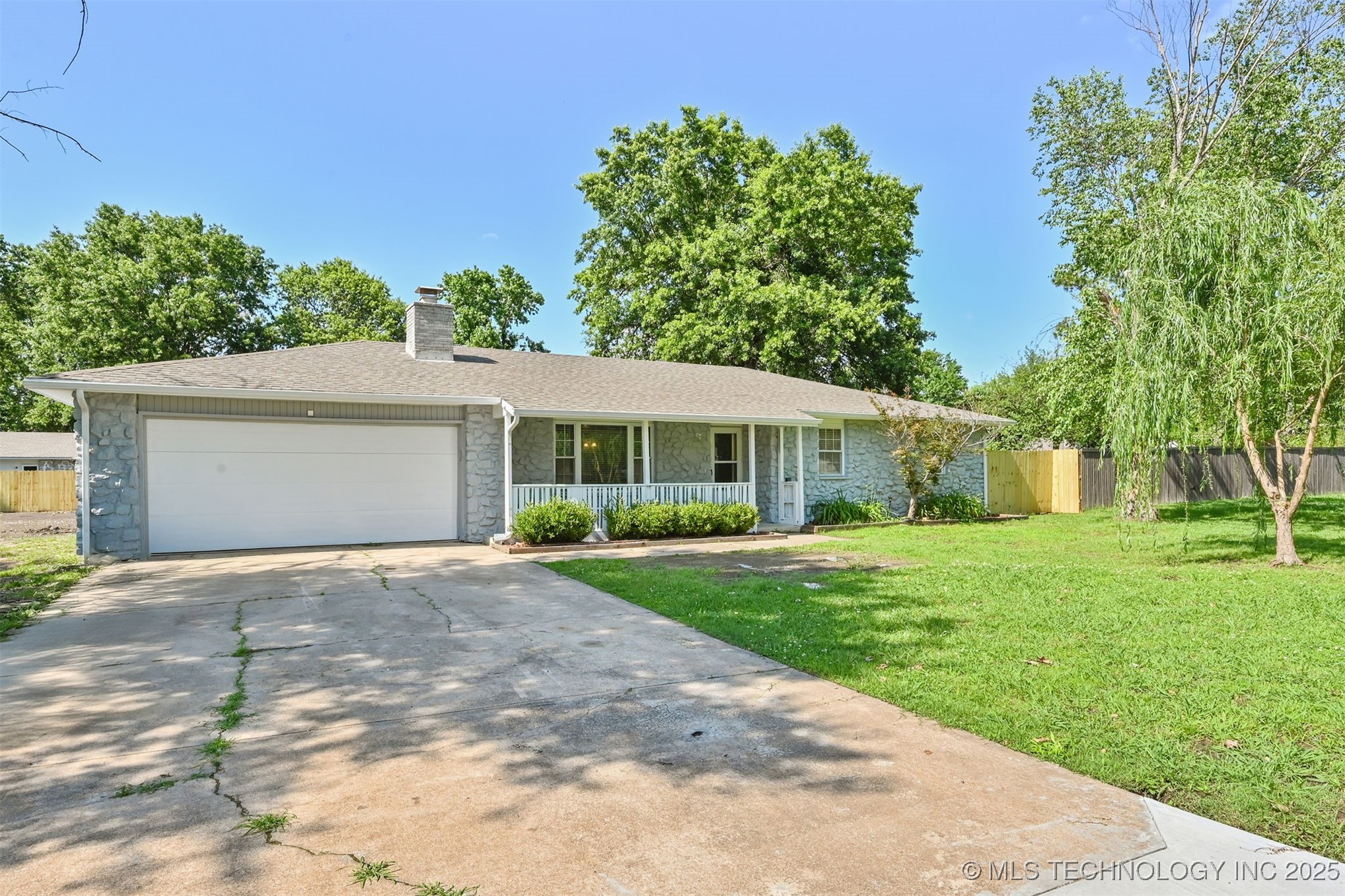 20935 E 38th Street S Property Photo 2