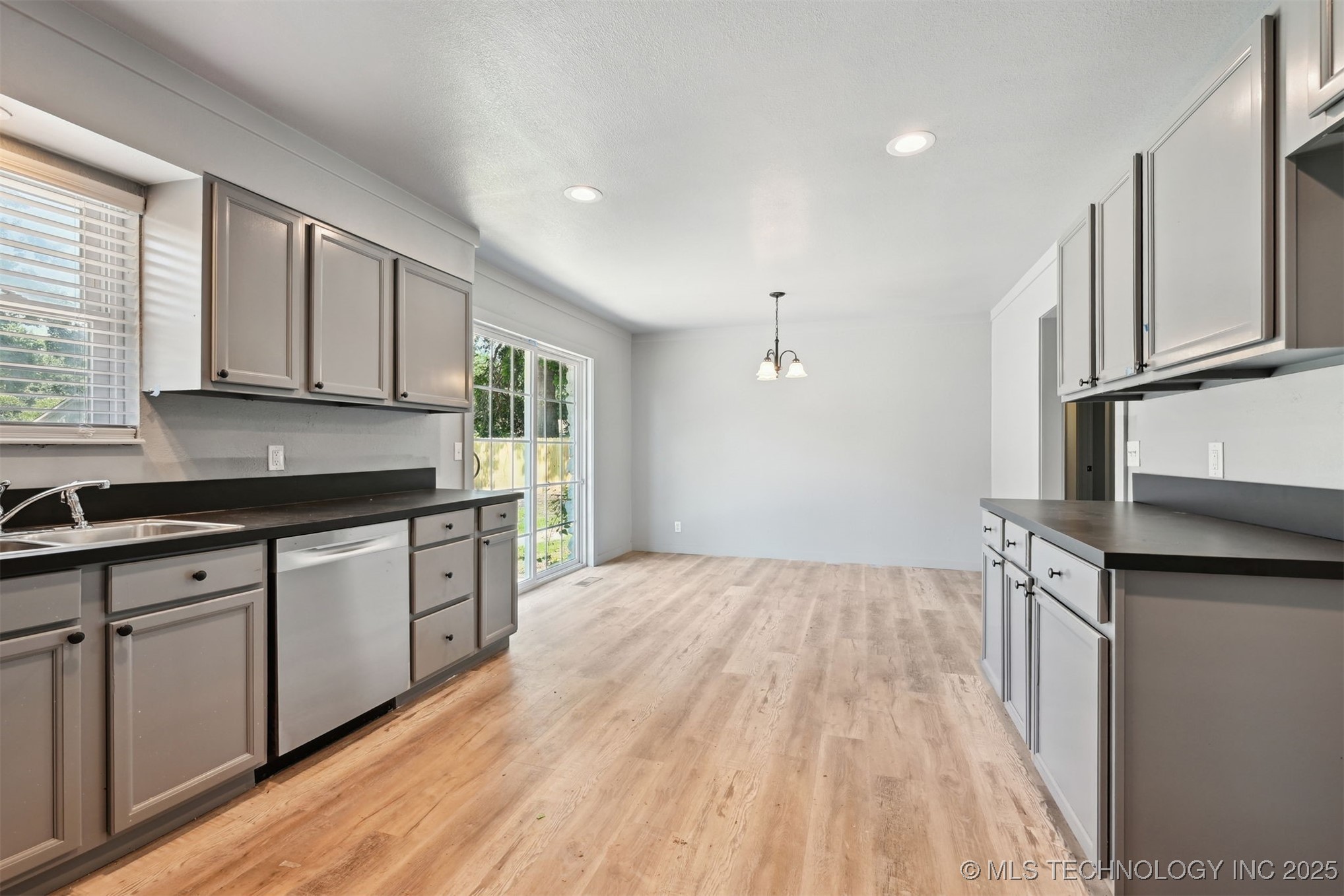 20935 E 38th Street S Property Photo 15