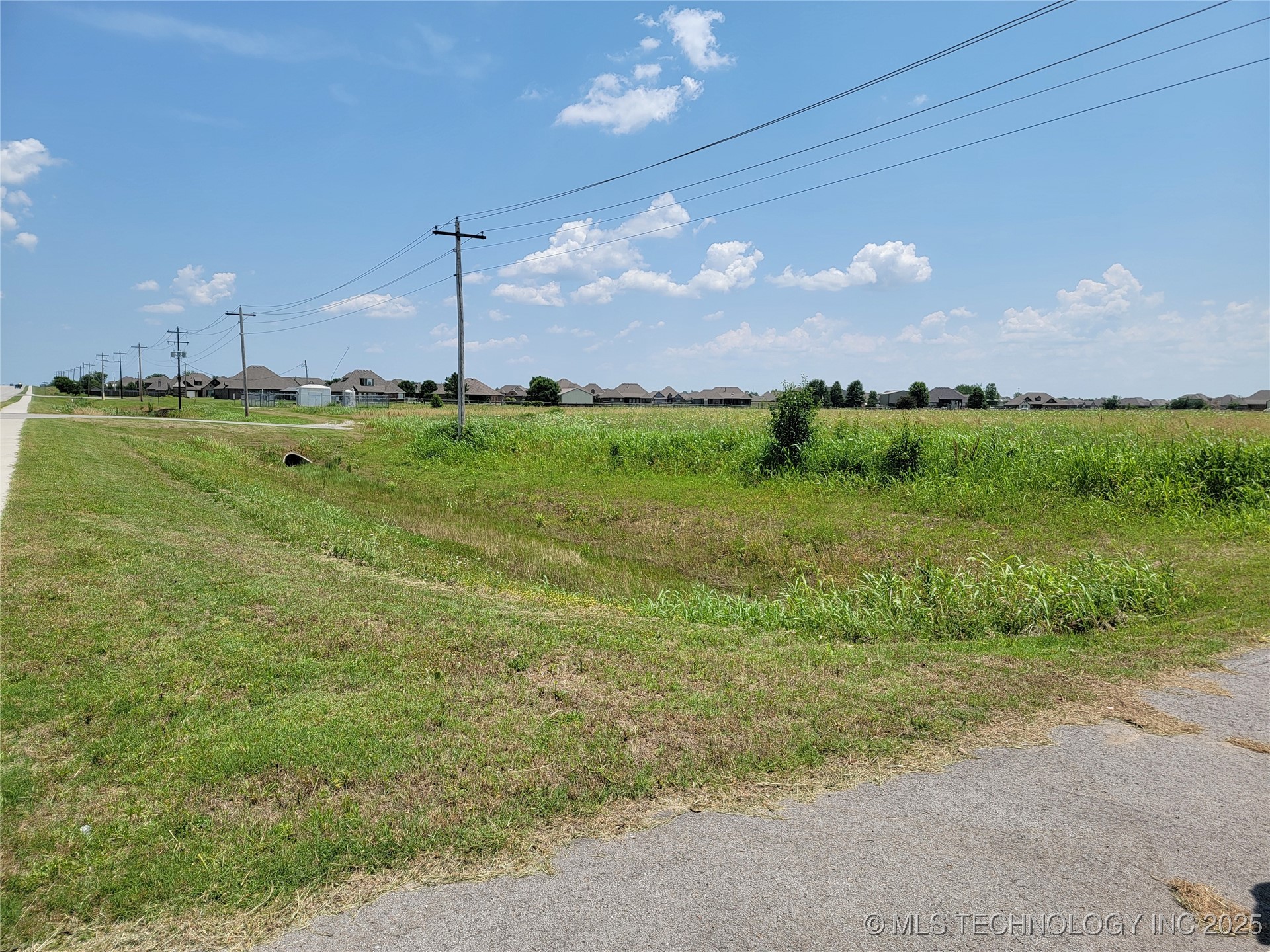 Hwy 20 Property Photo 3
