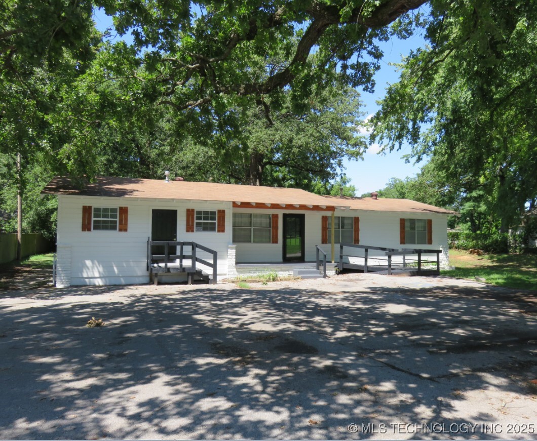 1239 W Main Street Property Photo