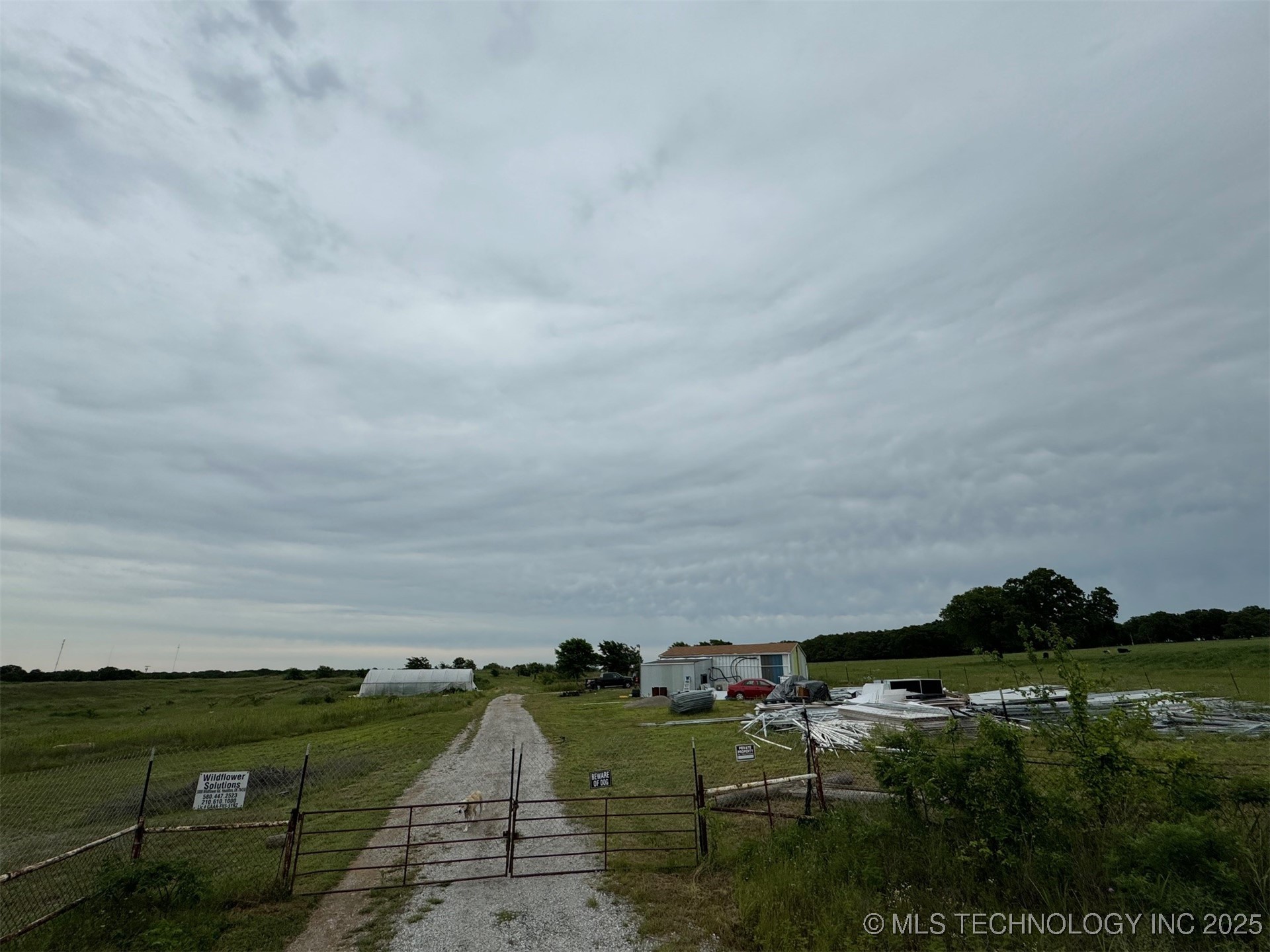 3000 Wildflower Property Photo 16