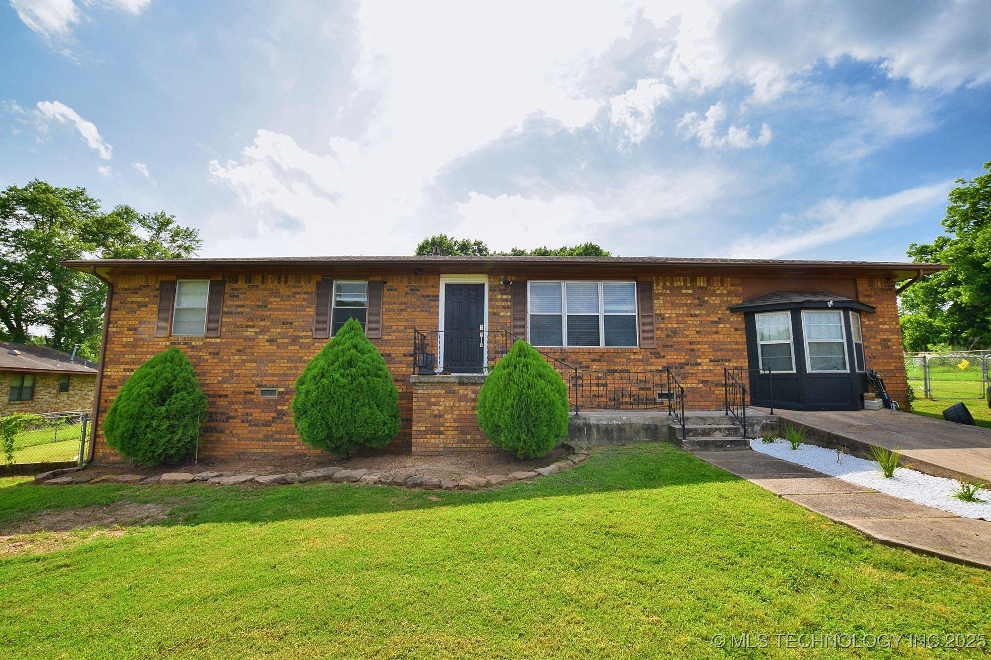 21887 Coffee Hollow Road Property Photo 1