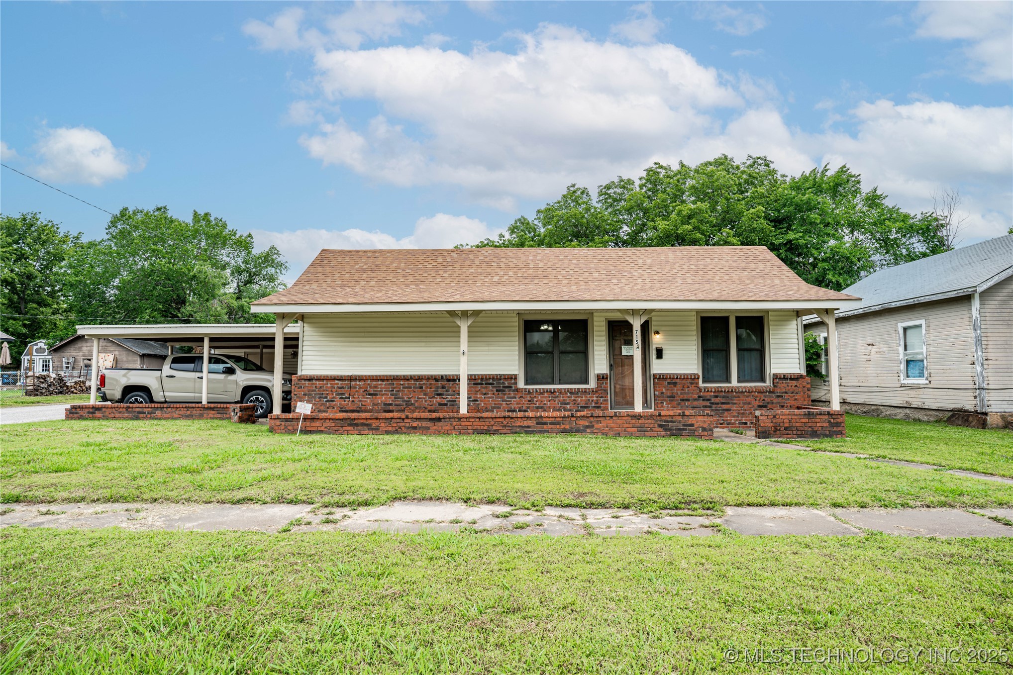 715 S Price Avenue Property Photo 1