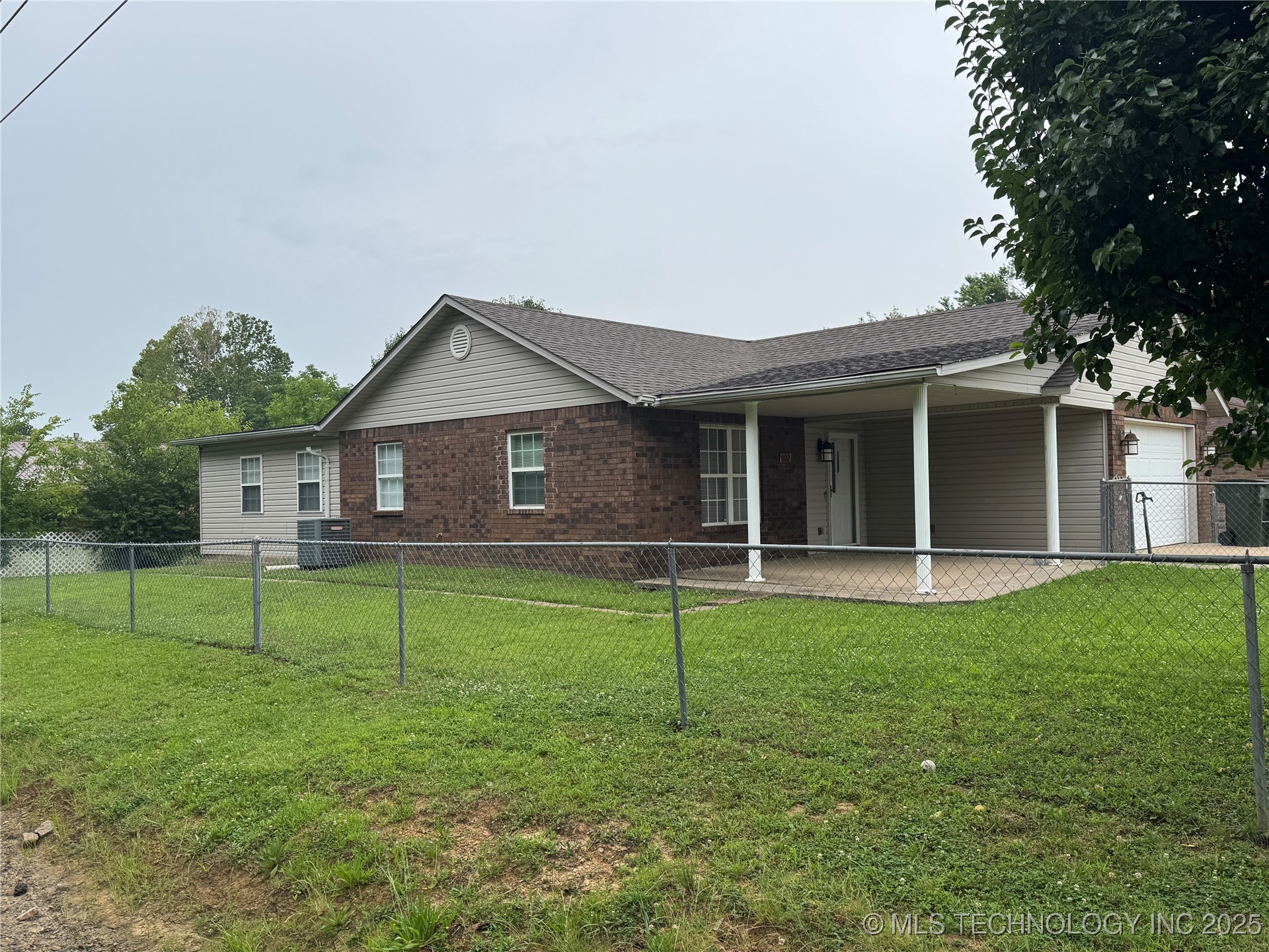 1122 Green Street Property Photo 2