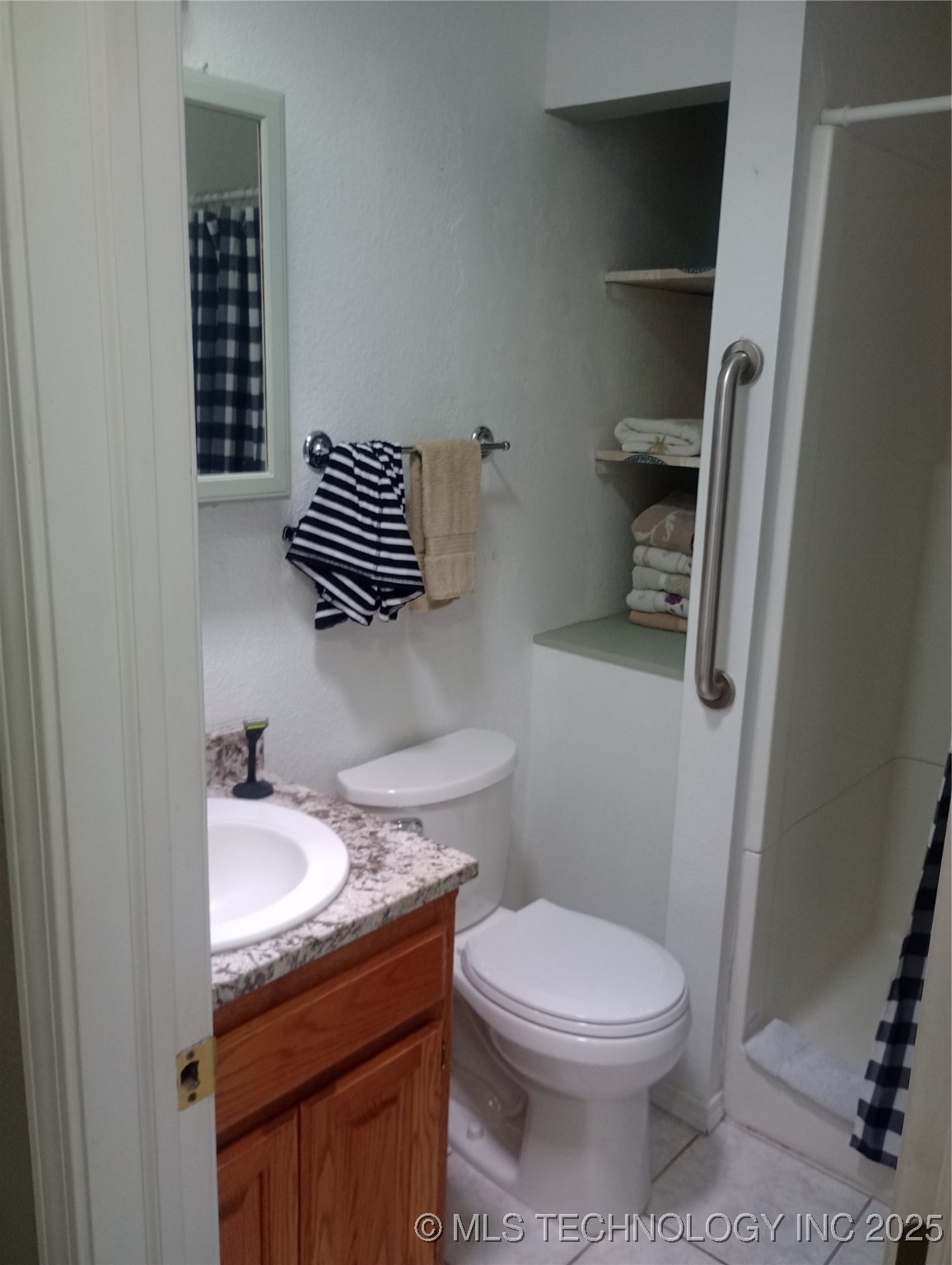 1122 Green Street Property Photo 7