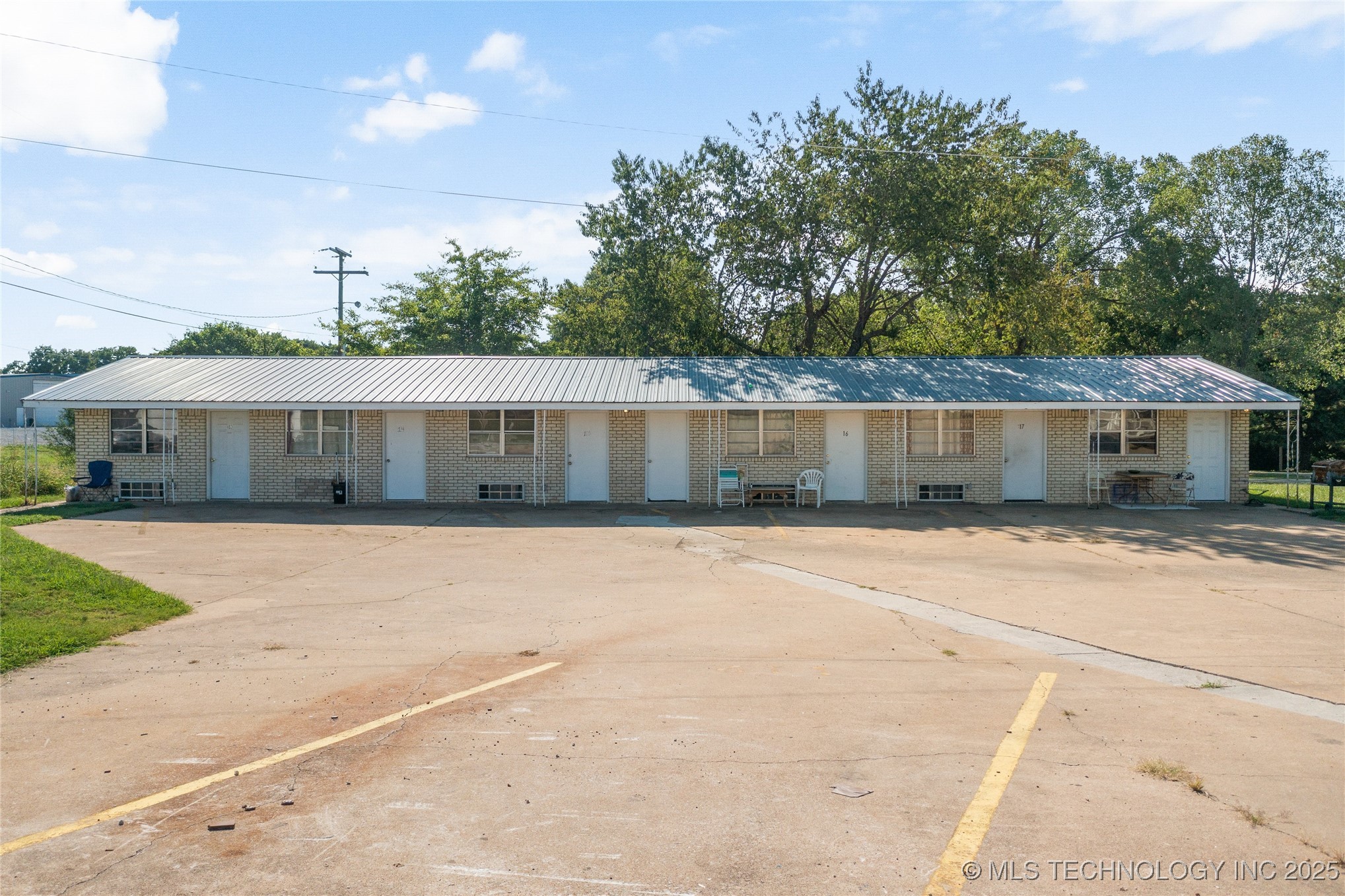 2320 S Main Street Property Photo 1