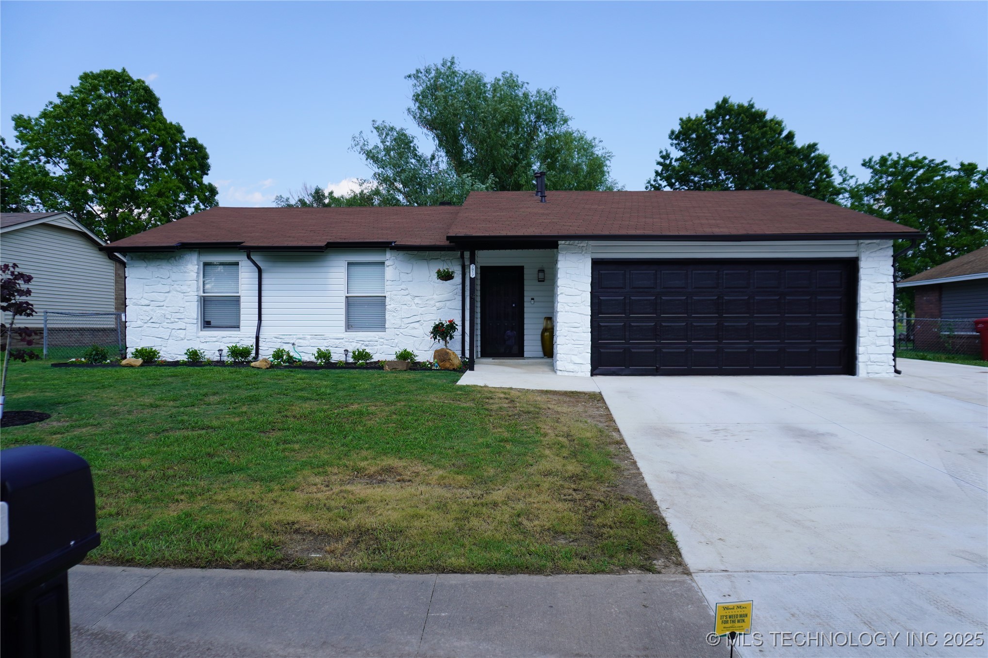 7817 N 122nd East Avenue Property Photo 1