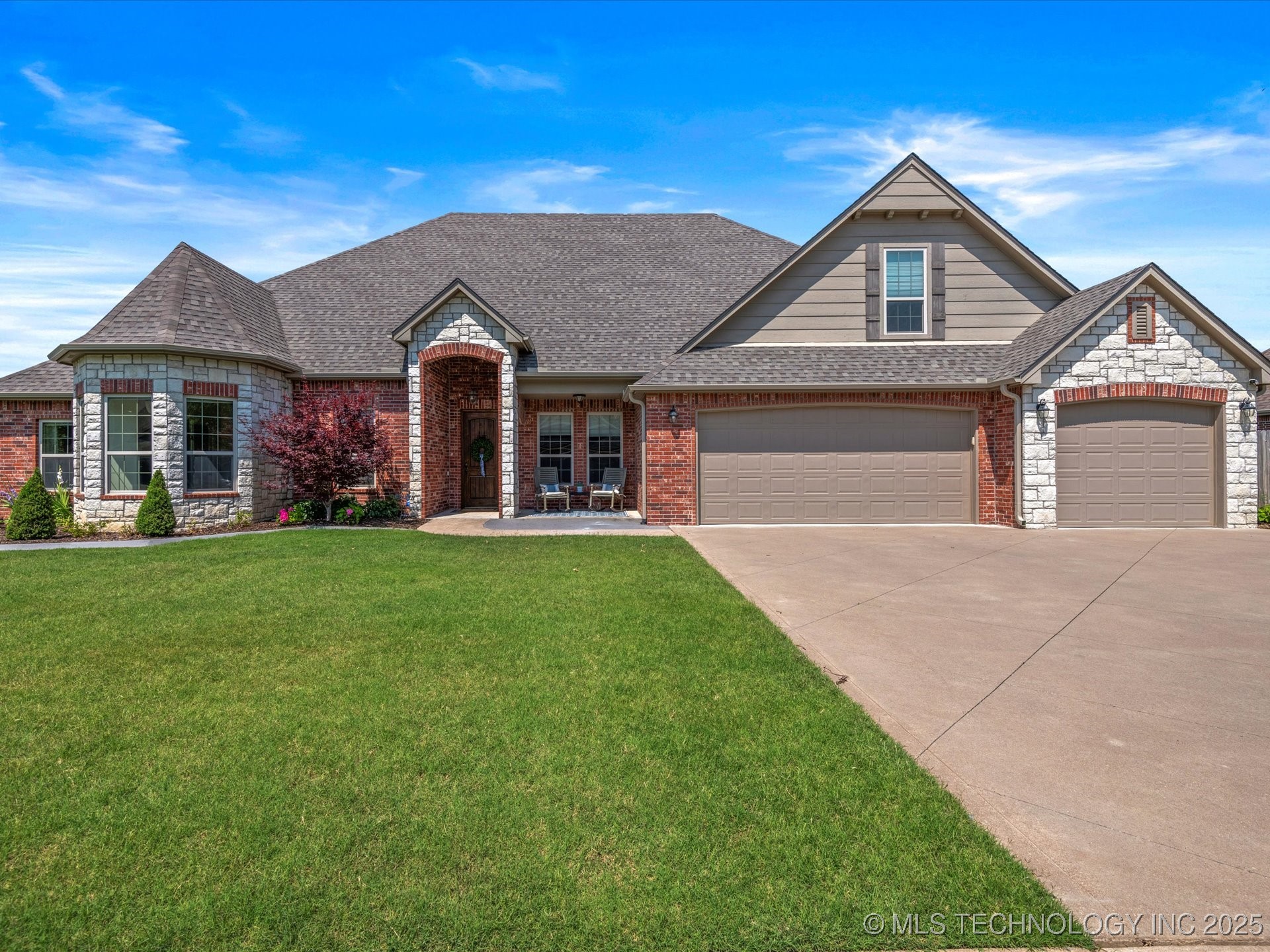 3119 Montrose Drive Property Photo 1