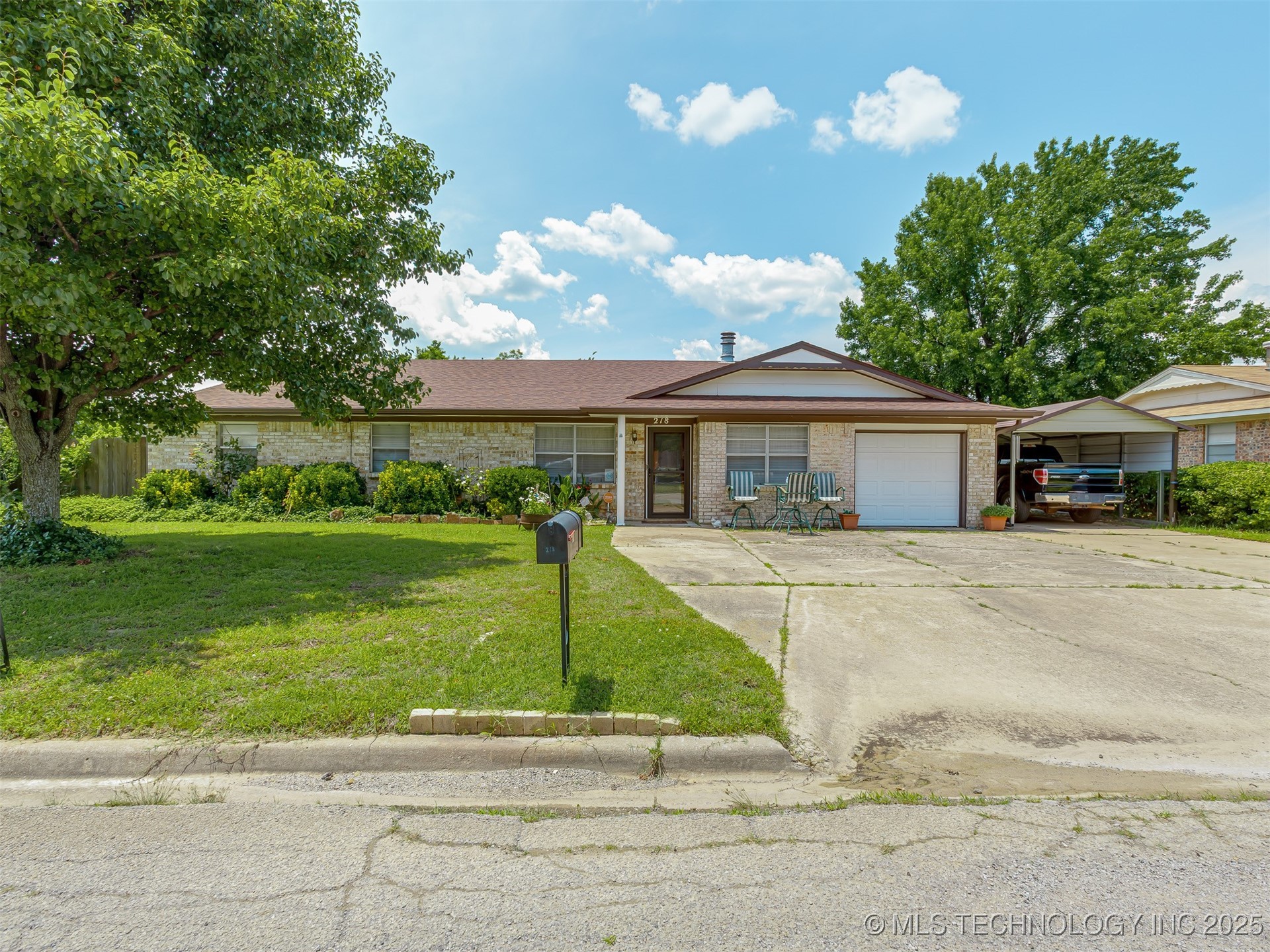 218 S 5th Avenue E Property Photo 1