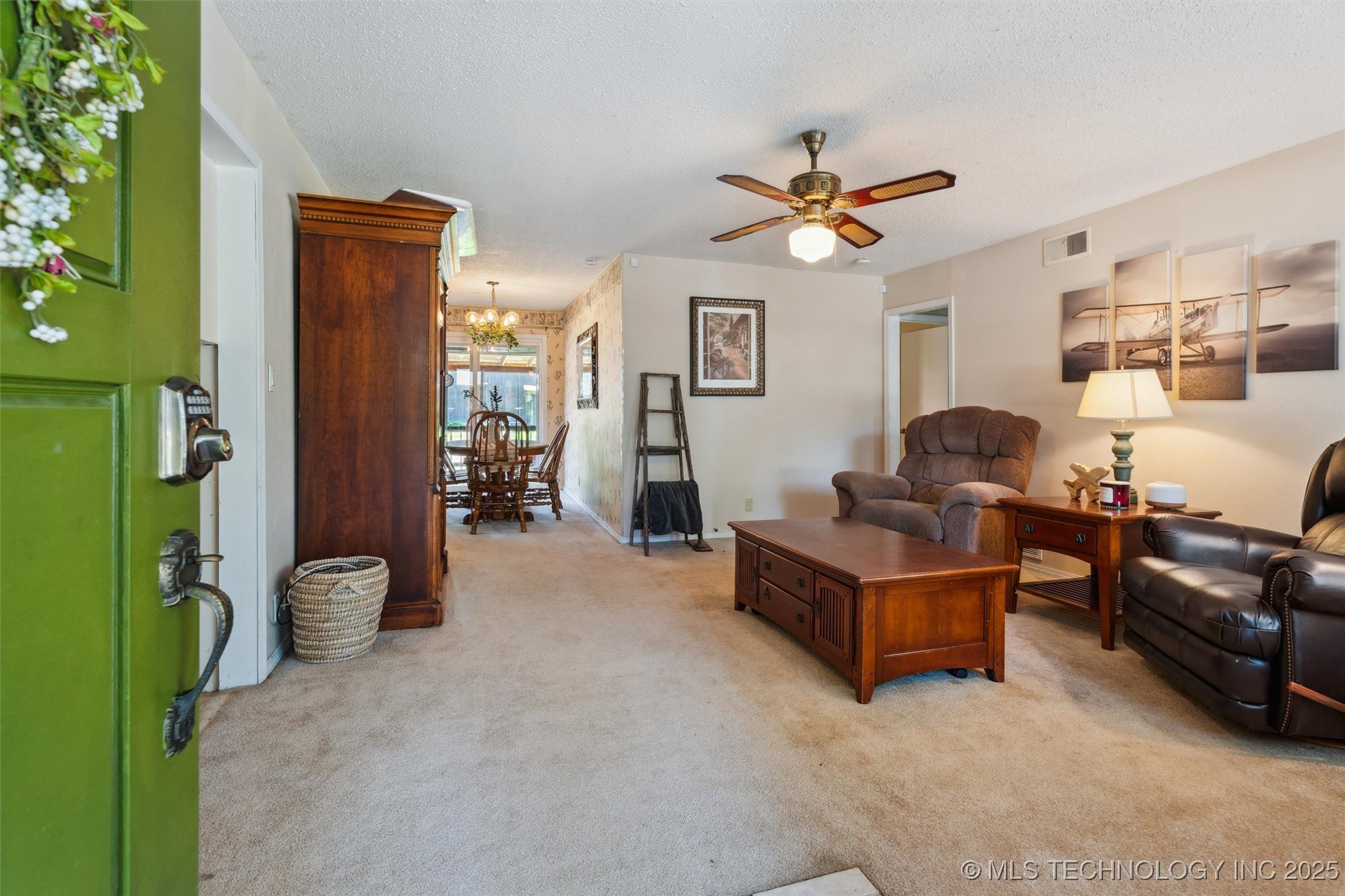 300 Se Waverly Avenue Property Photo 4