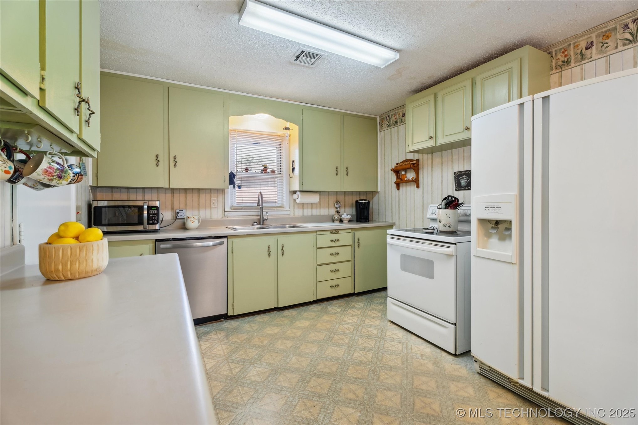 300 Se Waverly Avenue Property Photo 9