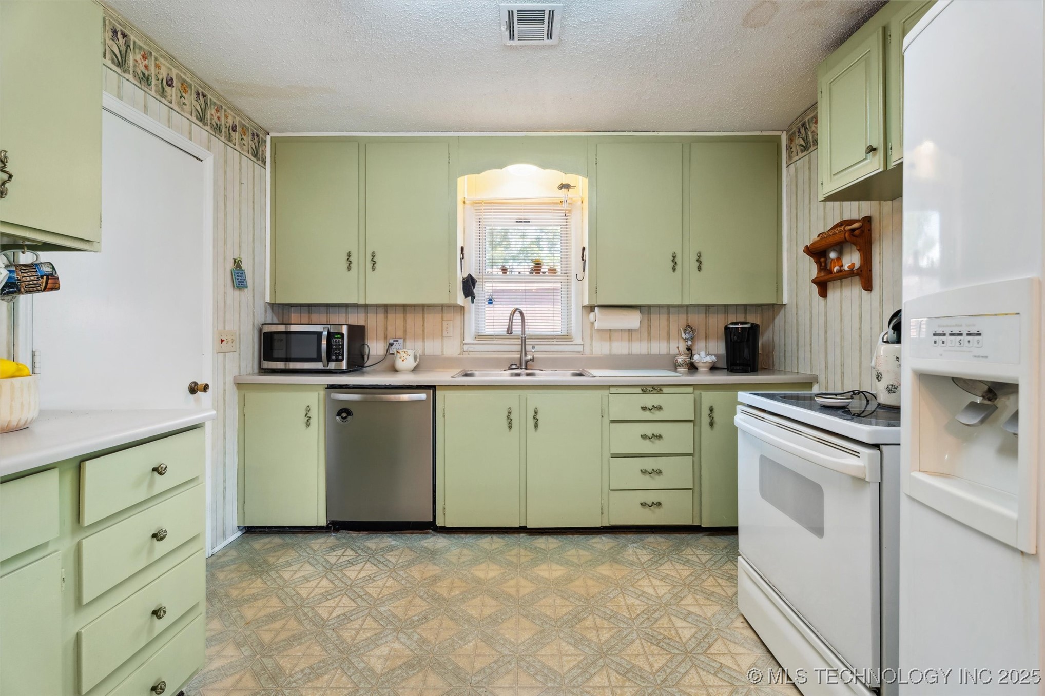 300 Se Waverly Avenue Property Photo 10