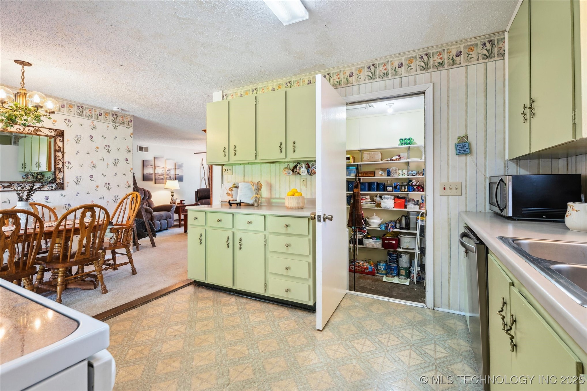 300 Se Waverly Avenue Property Photo 11