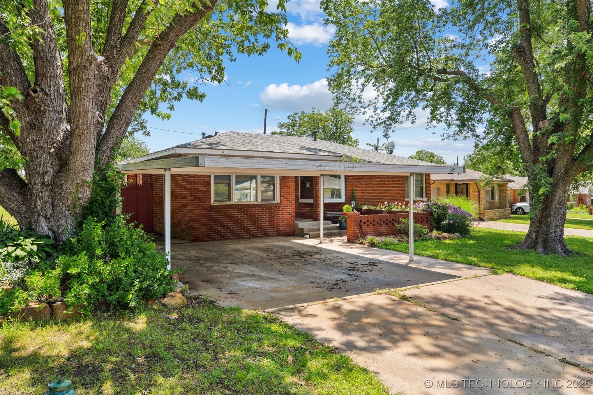 300 Se Waverly Avenue Property Photo 31