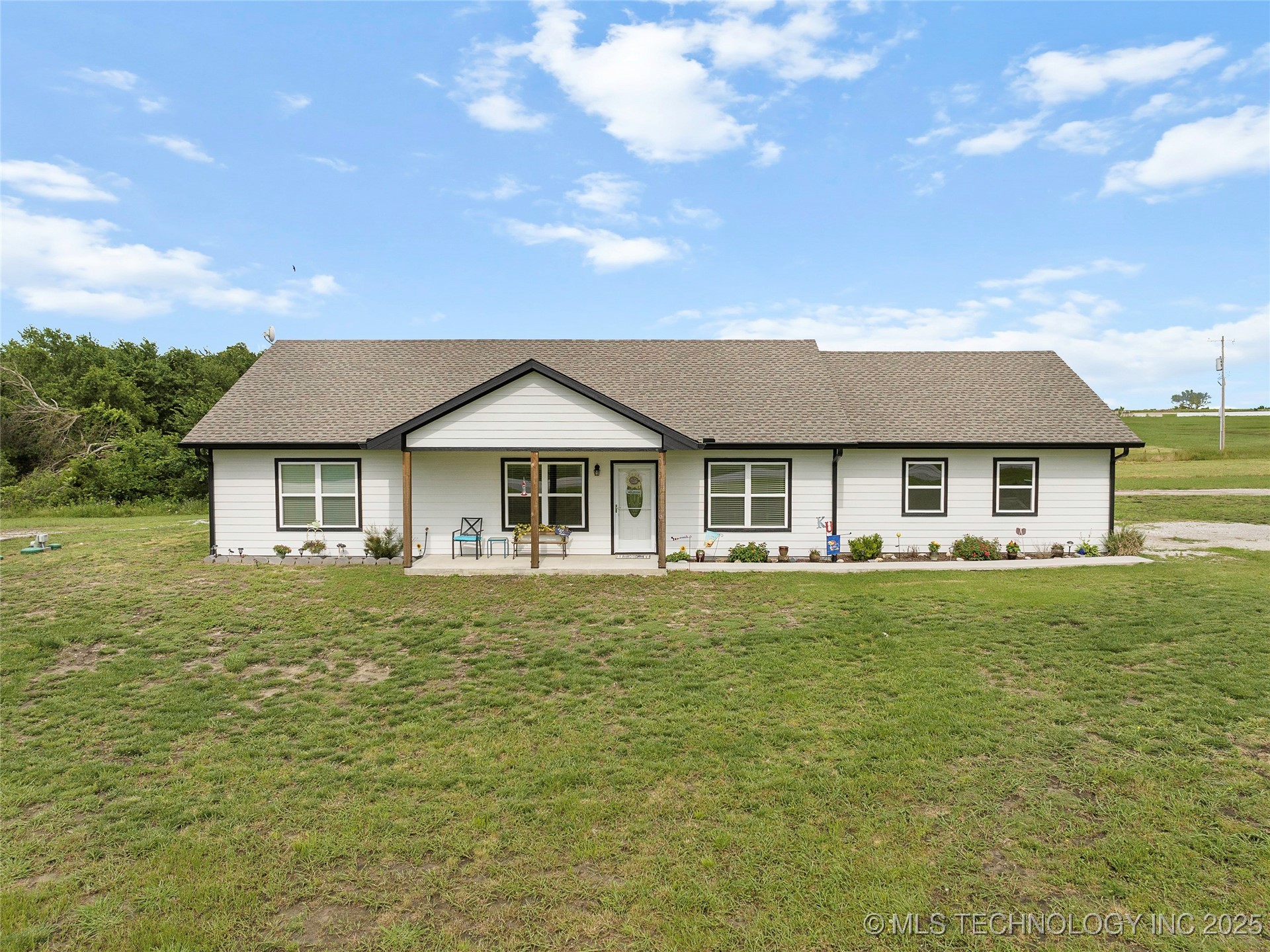 8153 Us Highway 77 Property Photo 1