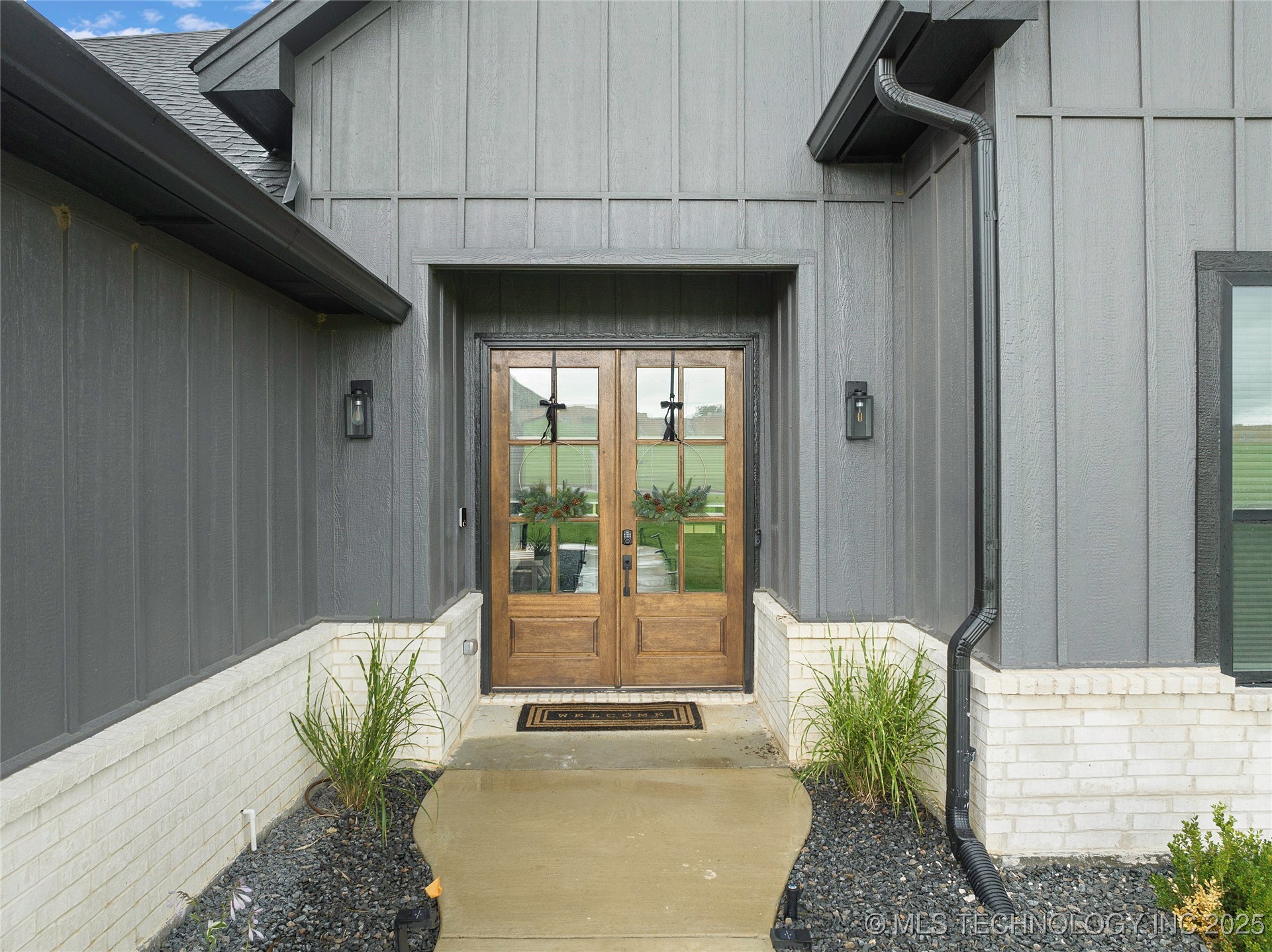 1013 Prairie View Road Property Photo 2