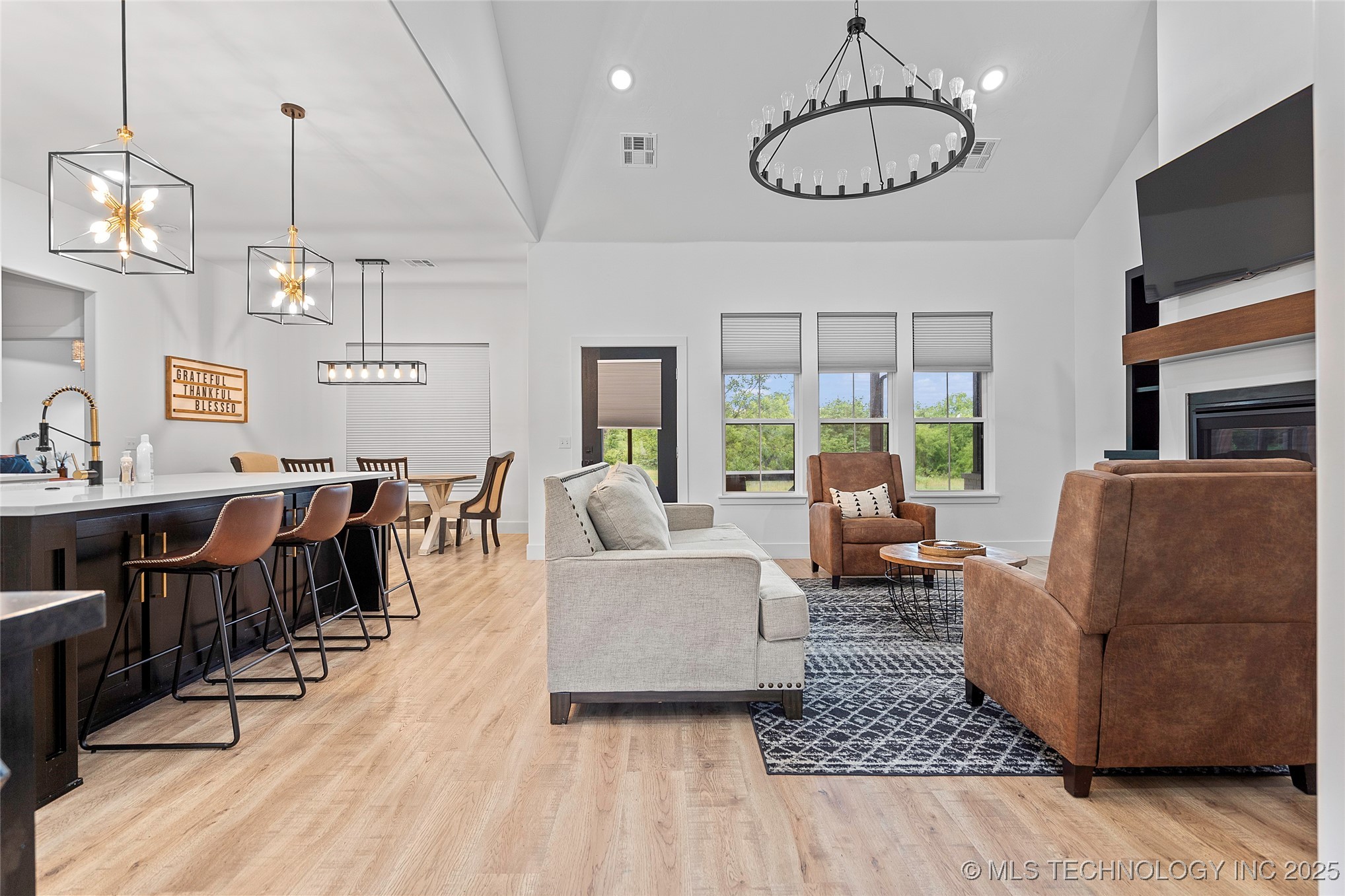 1013 Prairie View Road Property Photo 4