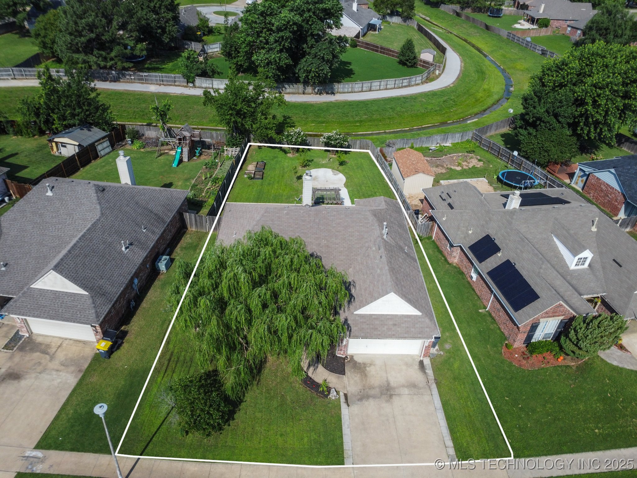 11920 S Holley Street Property Photo 3