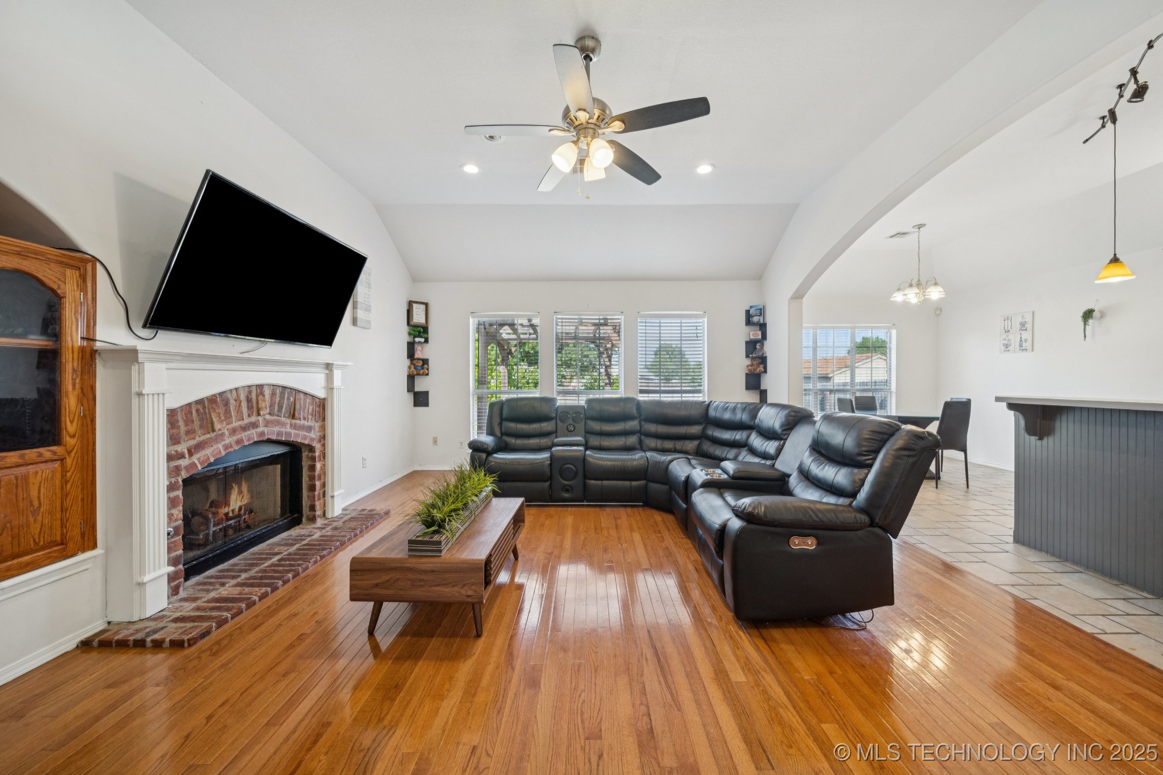 11920 S Holley Street Property Photo 4