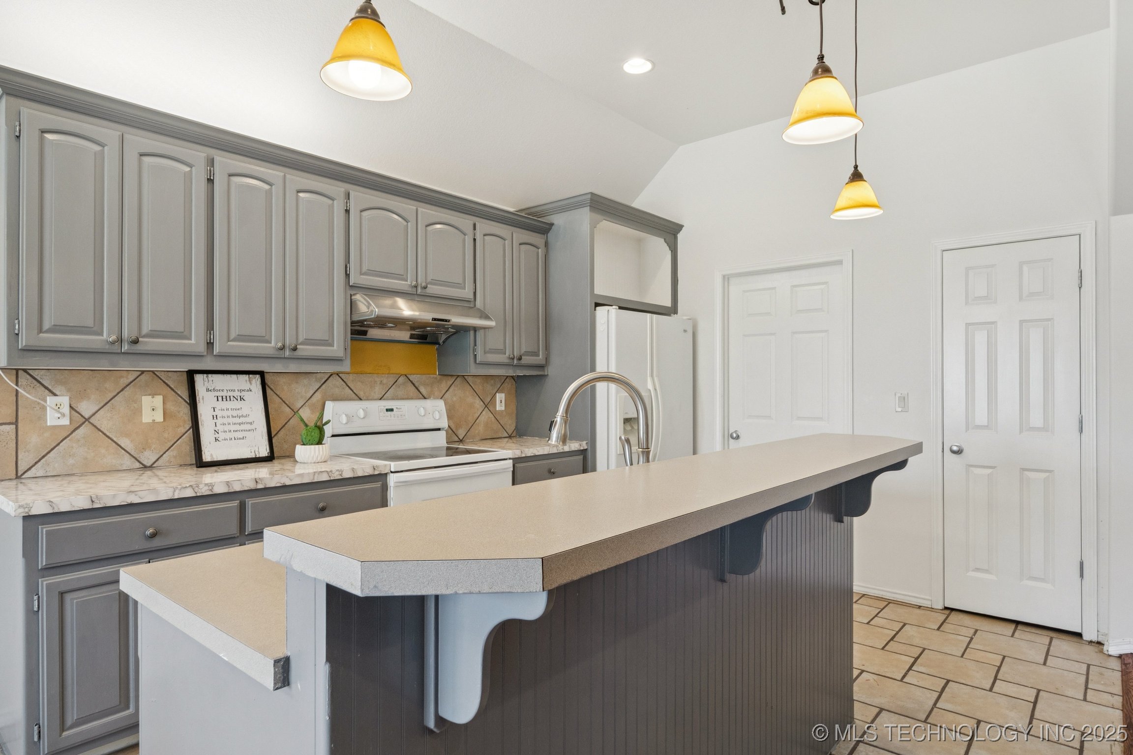 11920 S Holley Street Property Photo 7